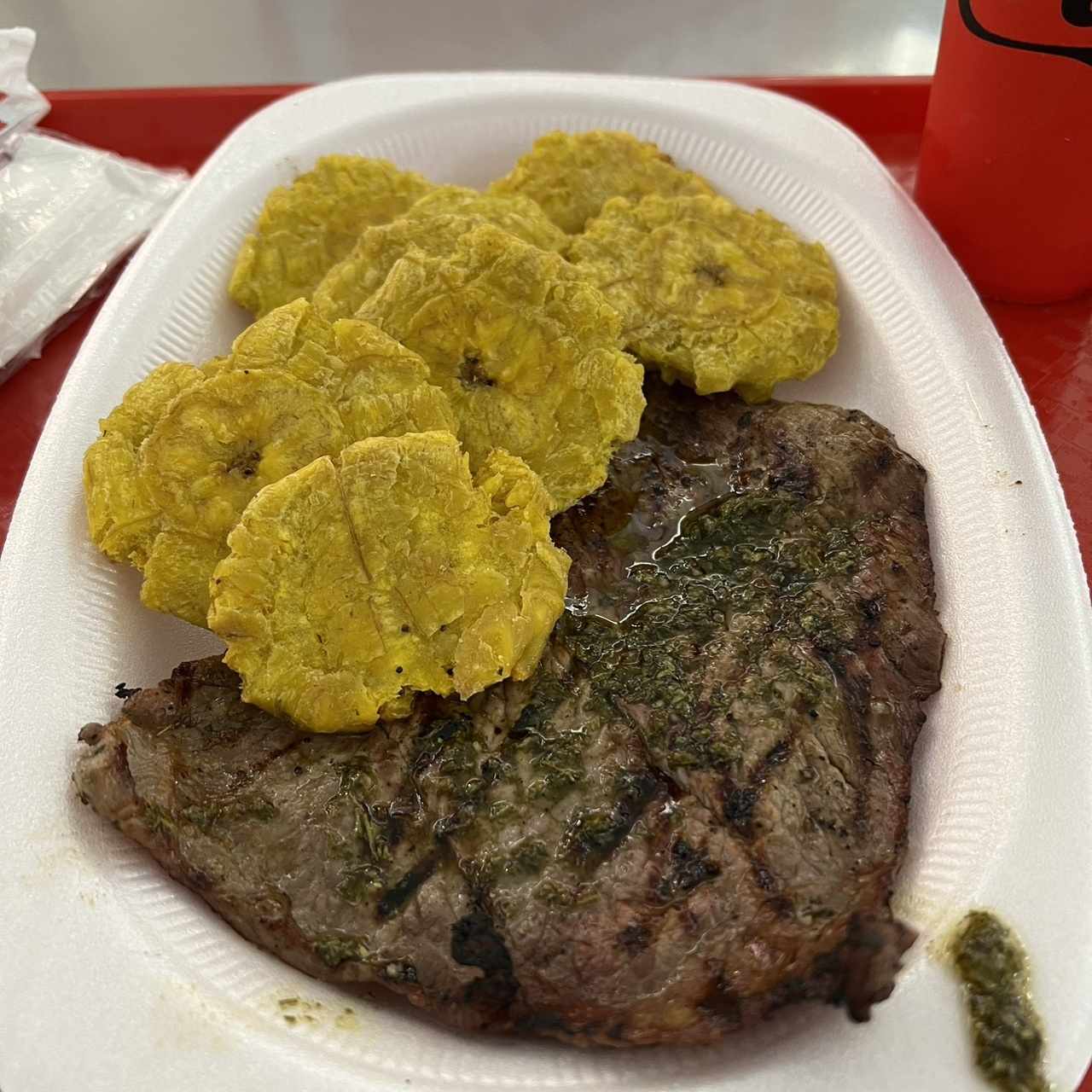 Bistec de res con patacones