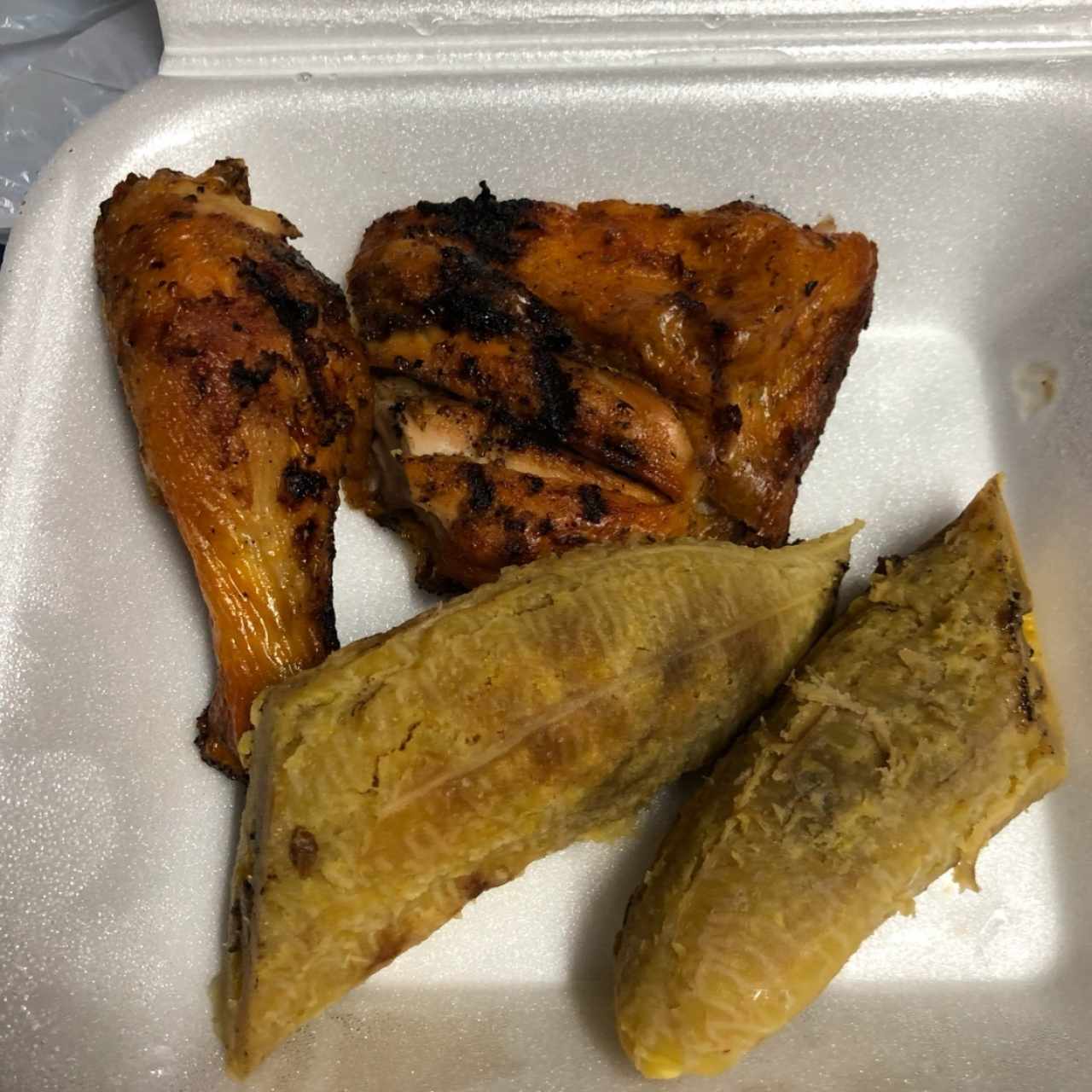 pollo y plátano asado