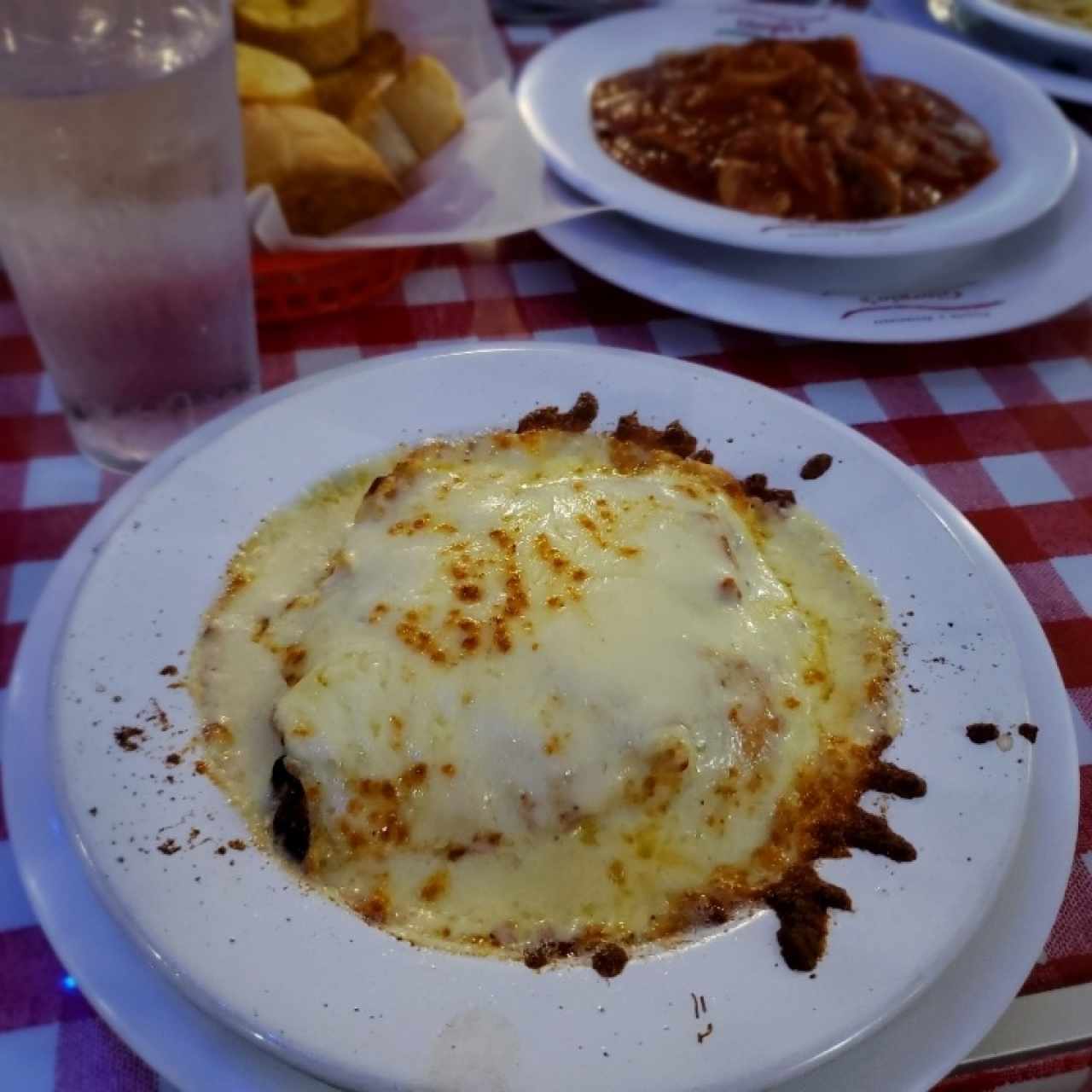 Lasagna de pollo gratinada