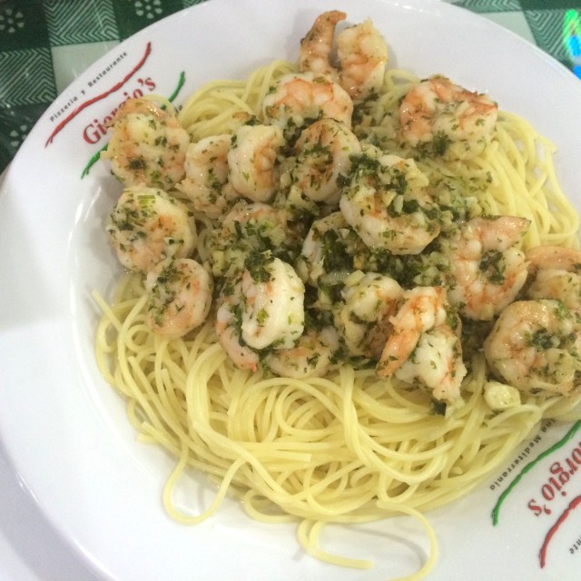 Spaguettini con camarones al oleo