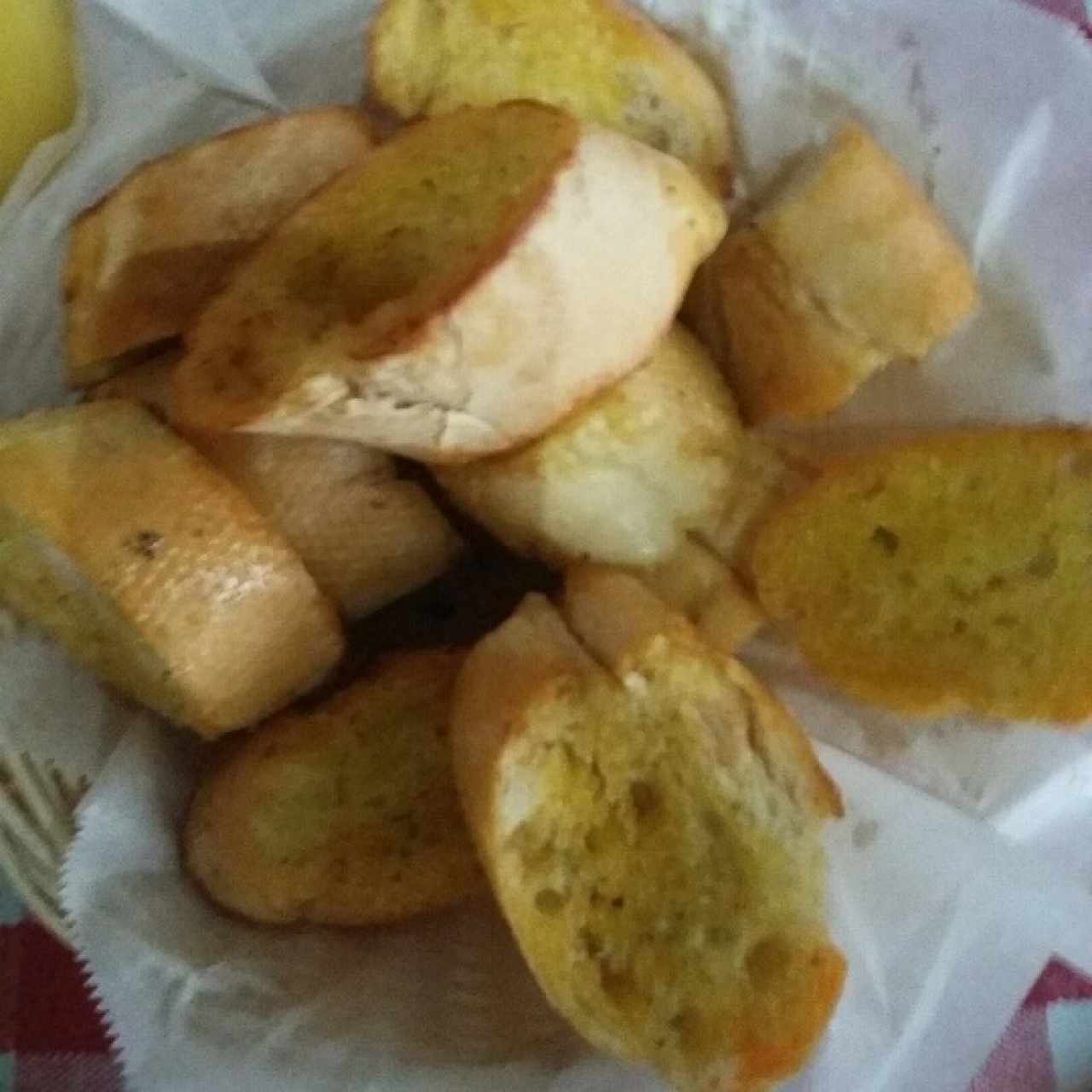 Pan de ajo que acompaña la pasta