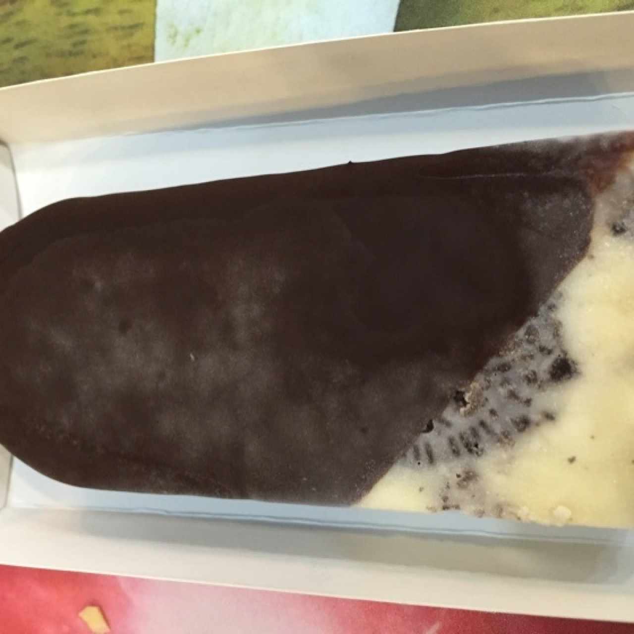 paleta de oreo bañada con chocolate oscuro