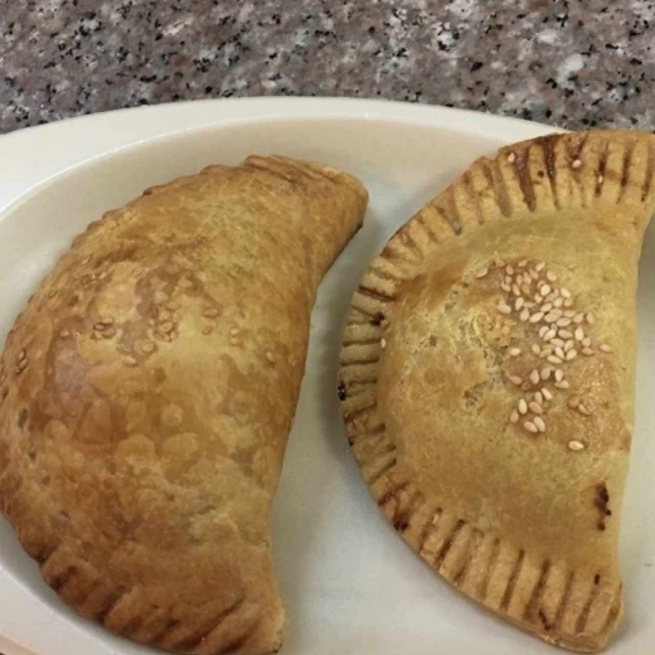 Empanada de pollo y carne