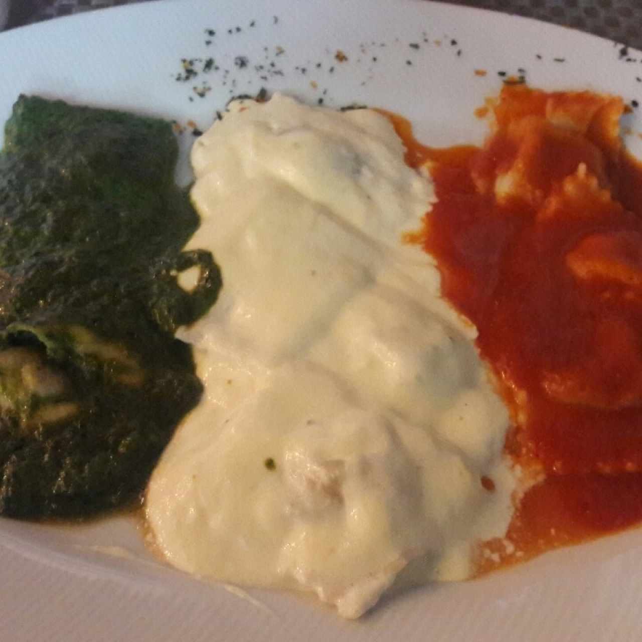 ravioli de carne en 3 salsas