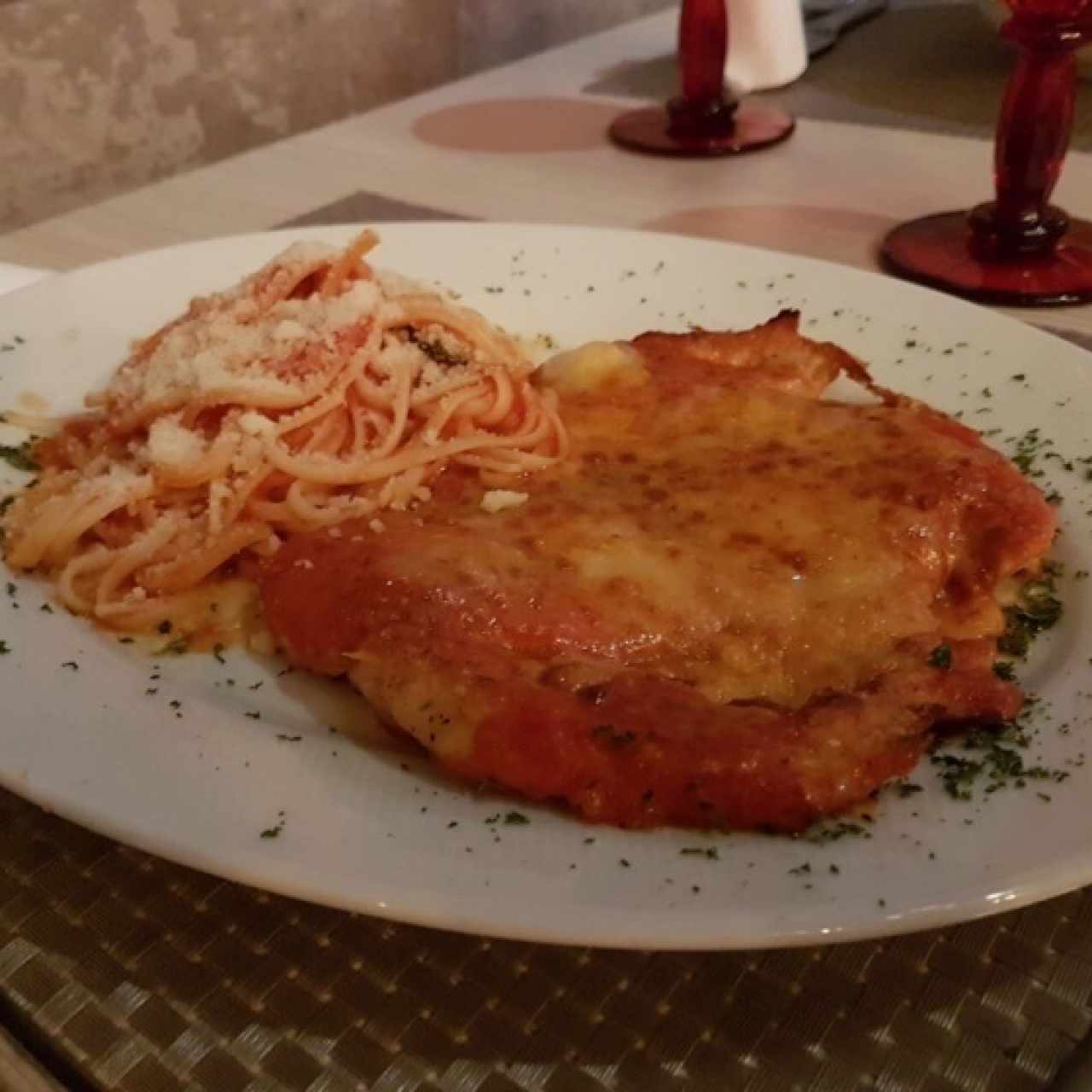 Pollo a la plancha con pasta pomodoro