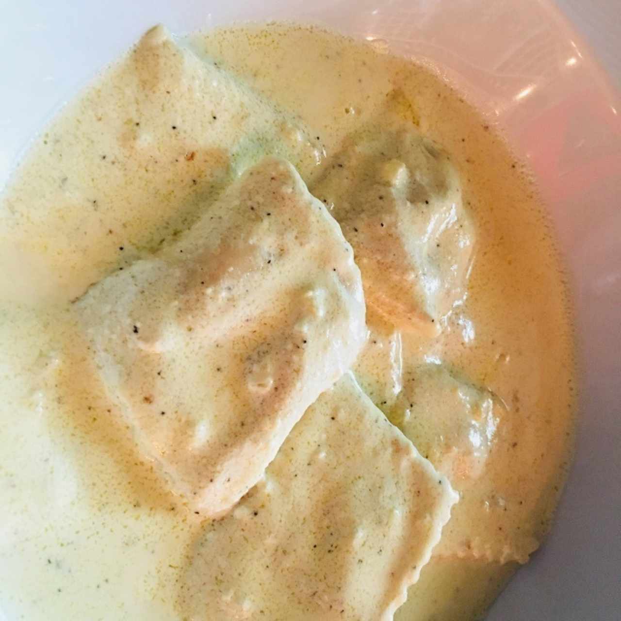 Ravioli de Salmón en Salsa Blanca