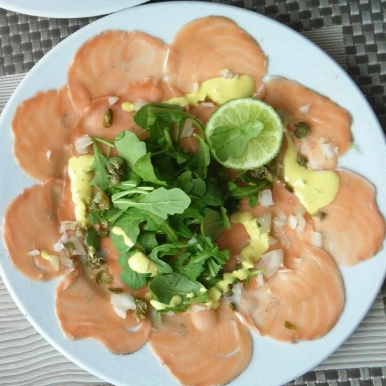 Carpaccio de salmón