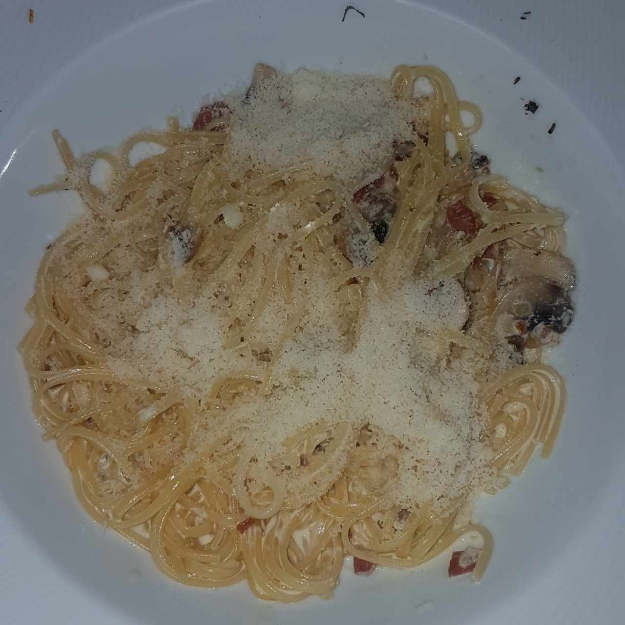 Fetuccine a la crema con champiñones