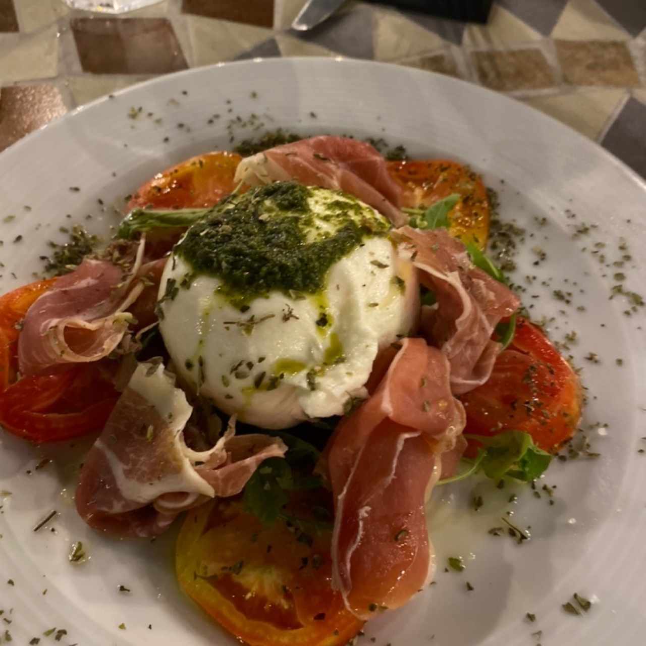 Ensaladas - Burrata con Prosciutto