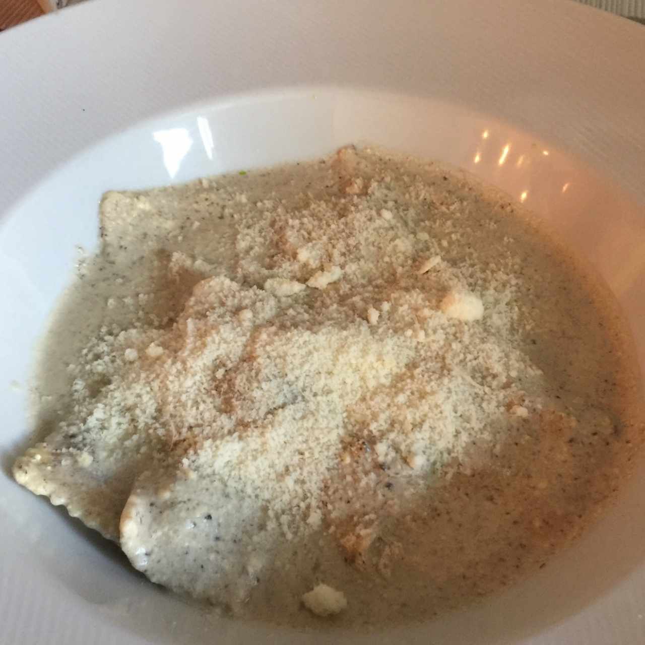 Pastas especiales - Ravioli en Salsa de trufas