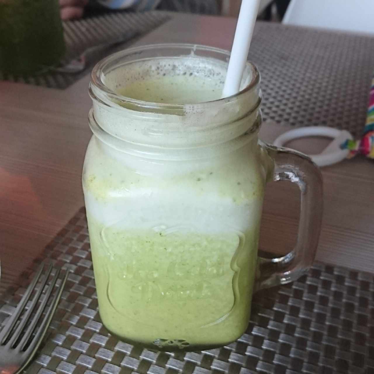 jugo de piña con hierba buena 