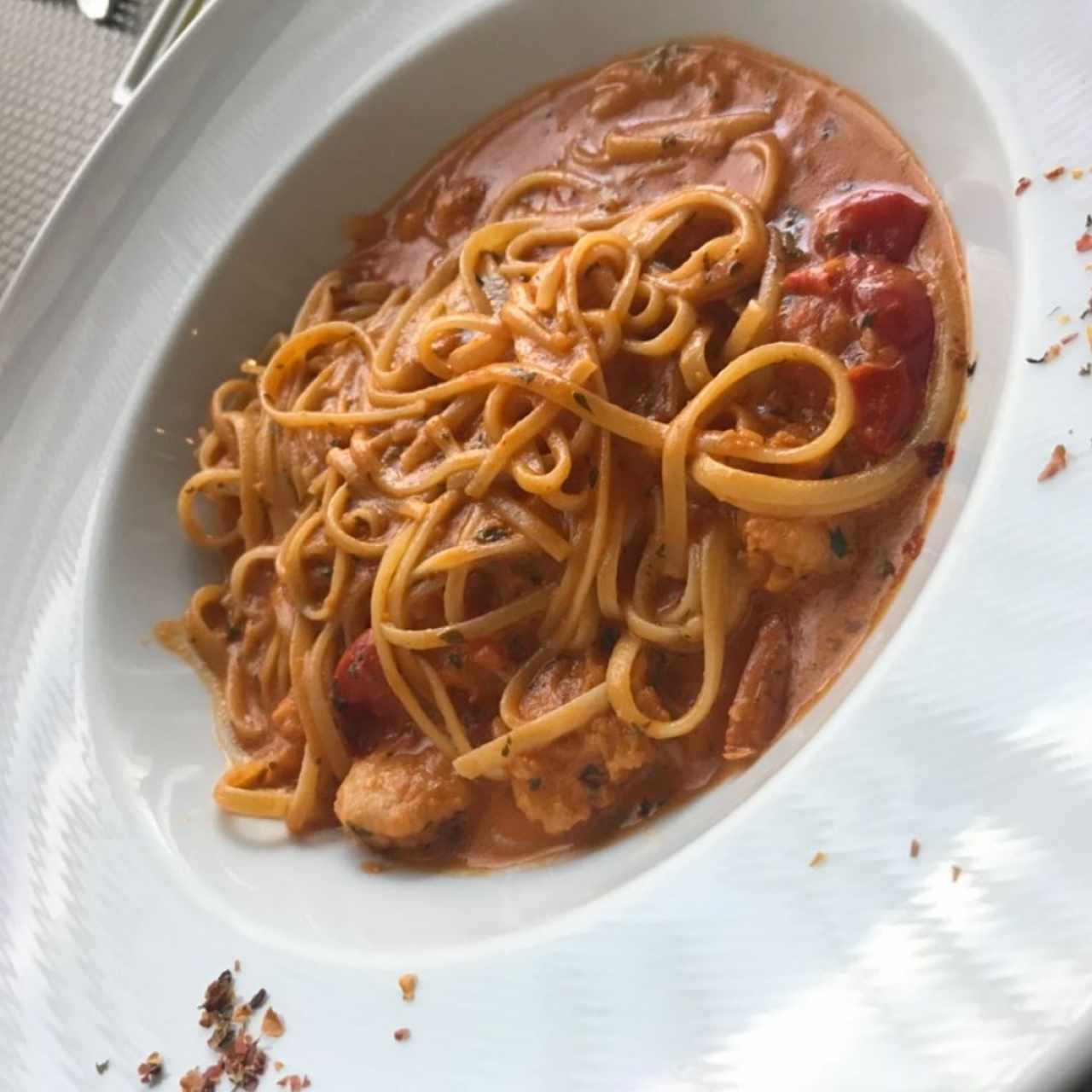 linguini con salsa fruto del mar