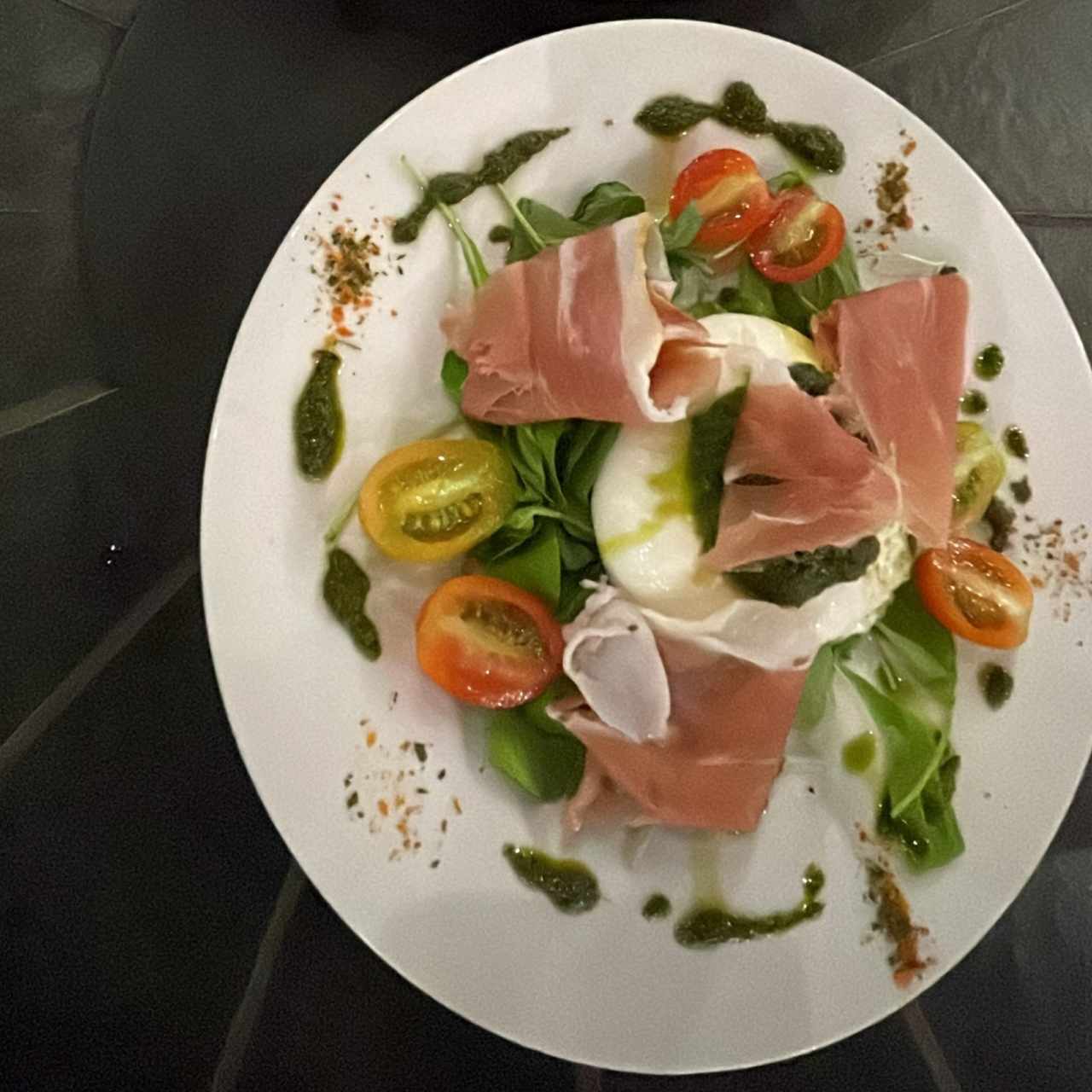 Ensaladas - Burrata con Prosciutto