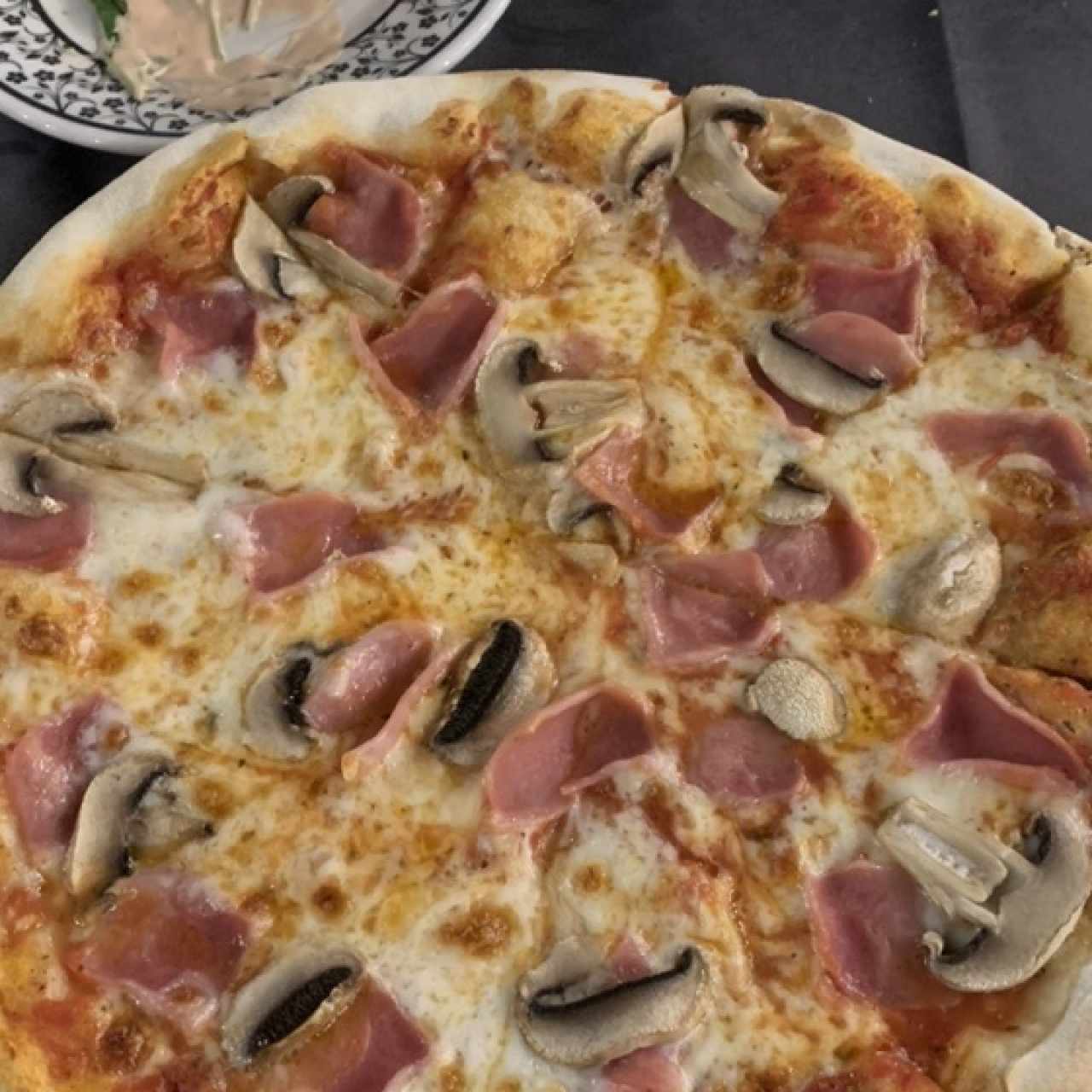 Pizza Prosciutto Funghi