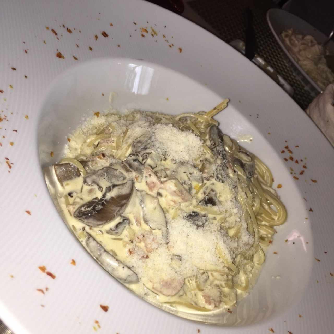 Pasta Alfredo con Champiñones