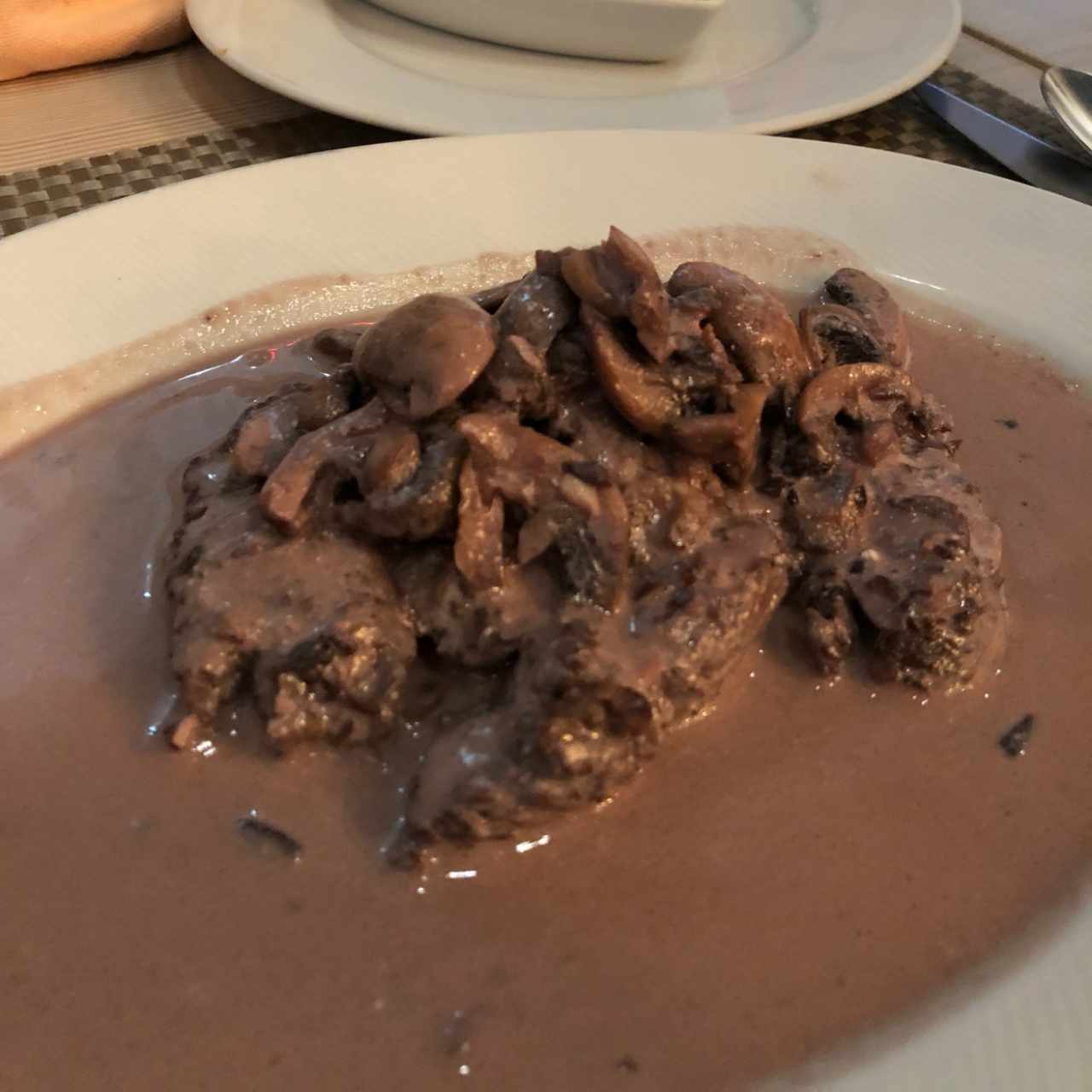 Res reducido en vino con champignon