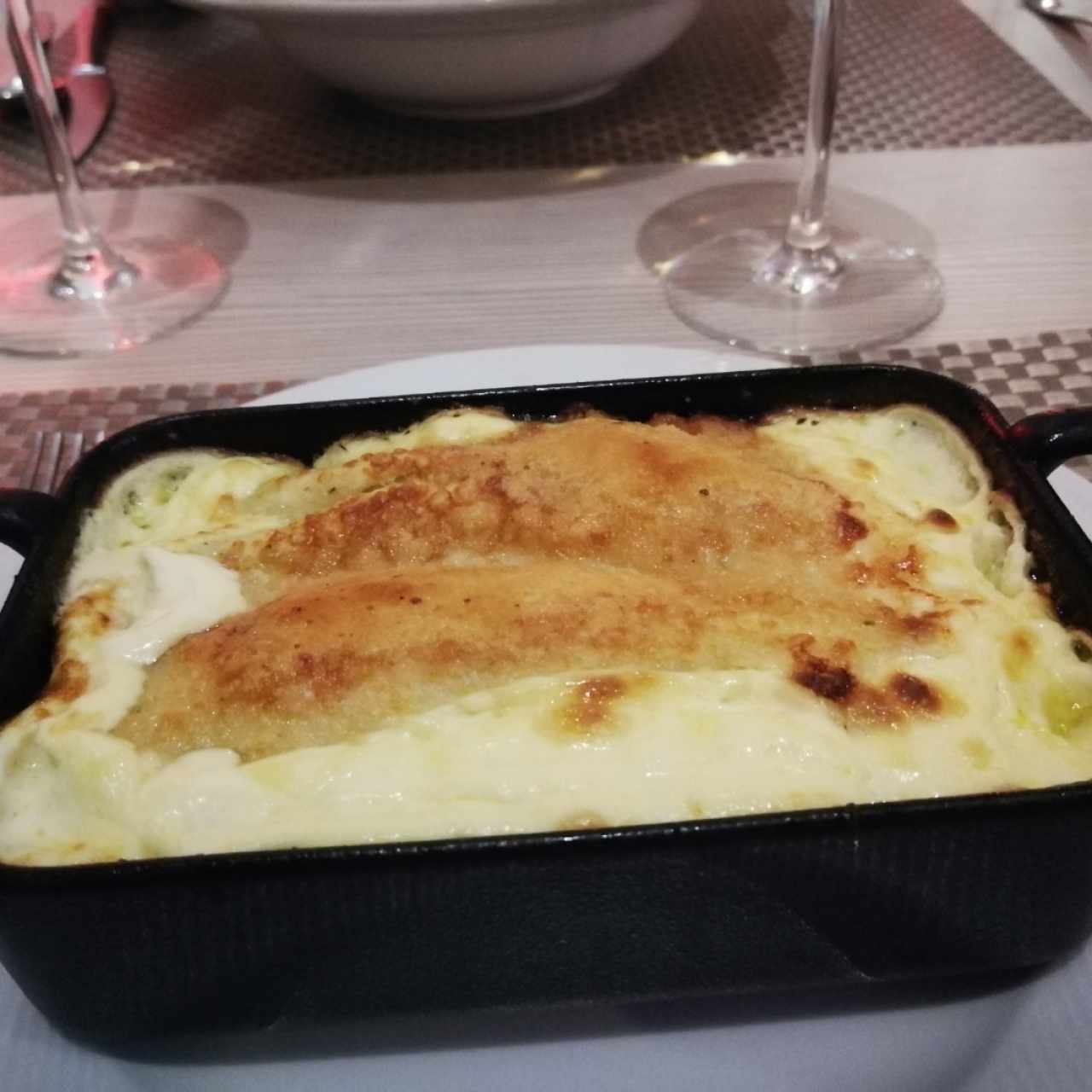 Canelones de ricotta y espinaca con crema gratinados