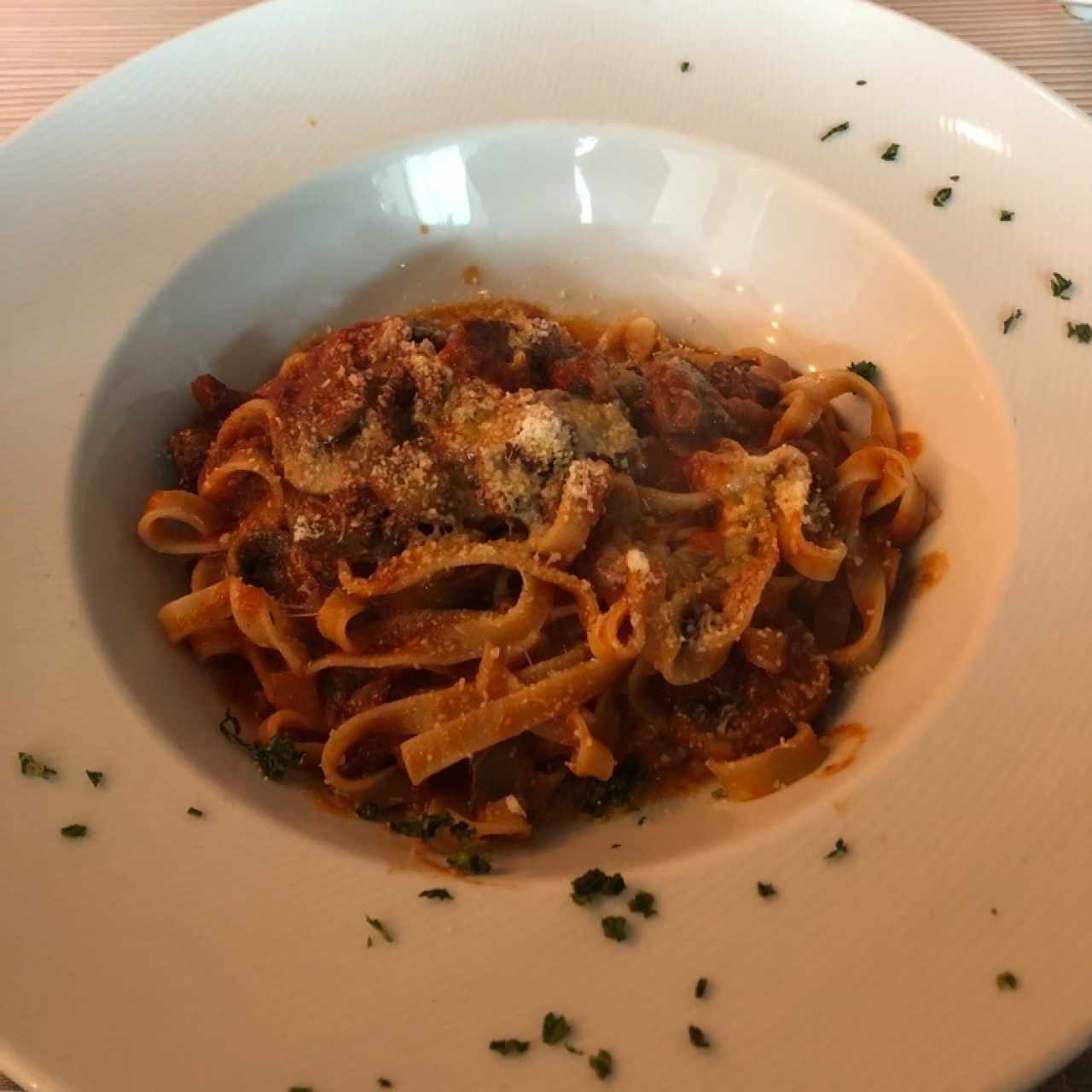 Fettucinne con salsa Spuntino con toque de aceite de oliva de la casa!