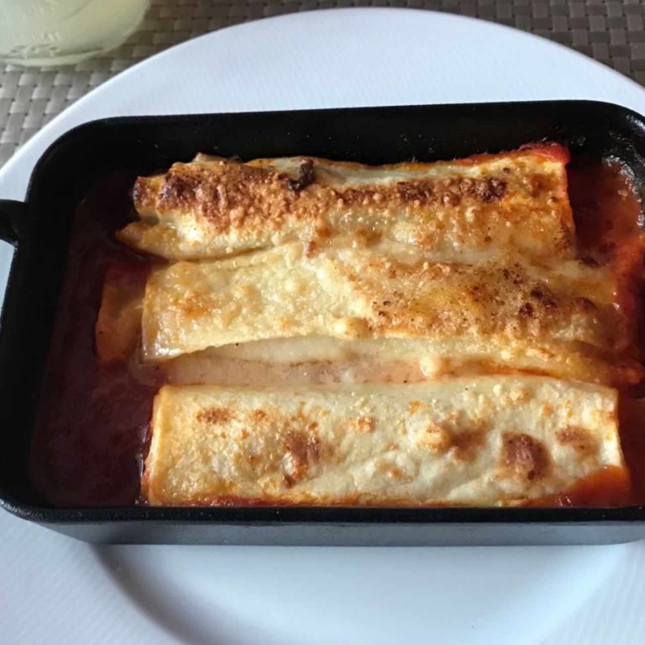 canelones de carne en salsa pomodoro