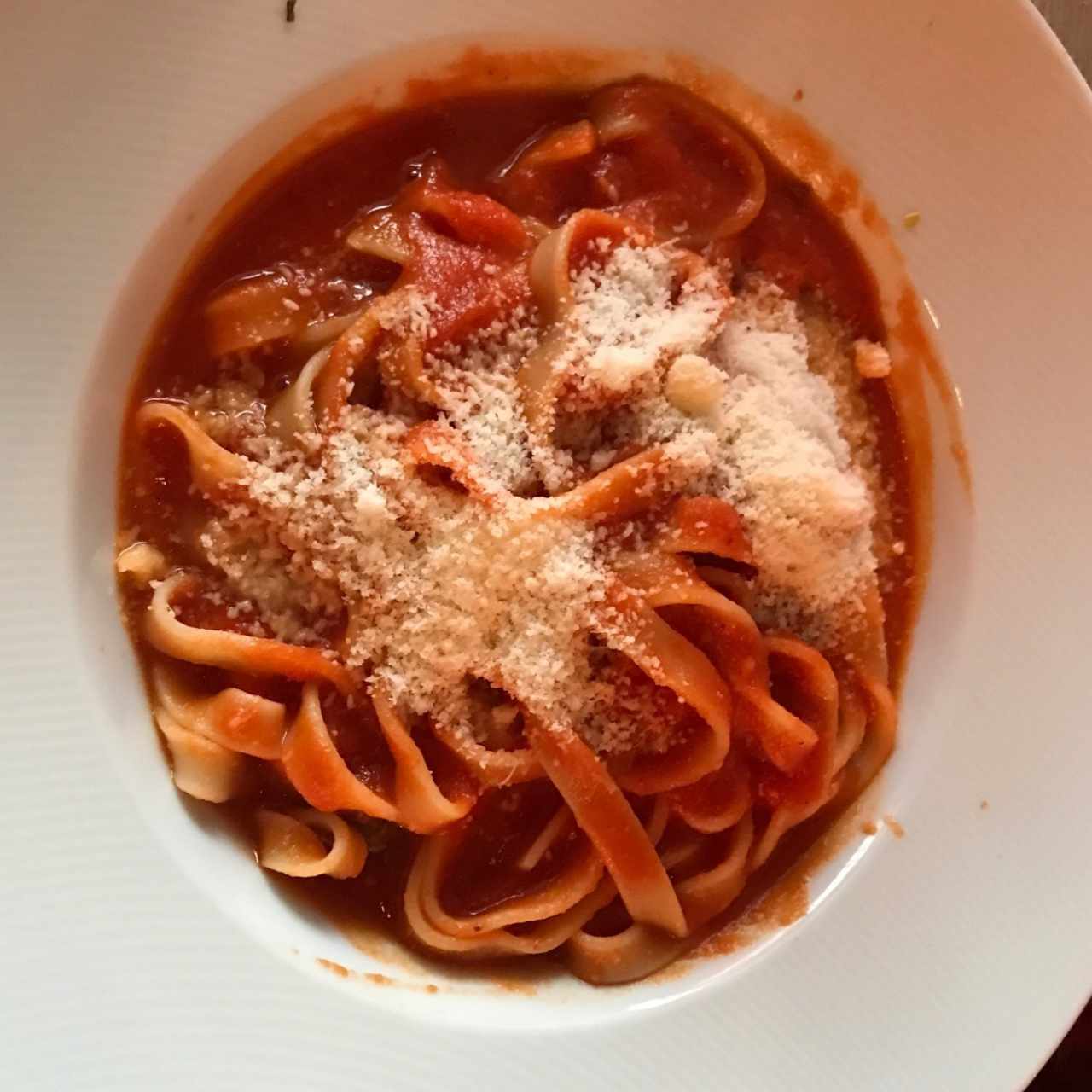 fetuccini con salsa pomodoro.