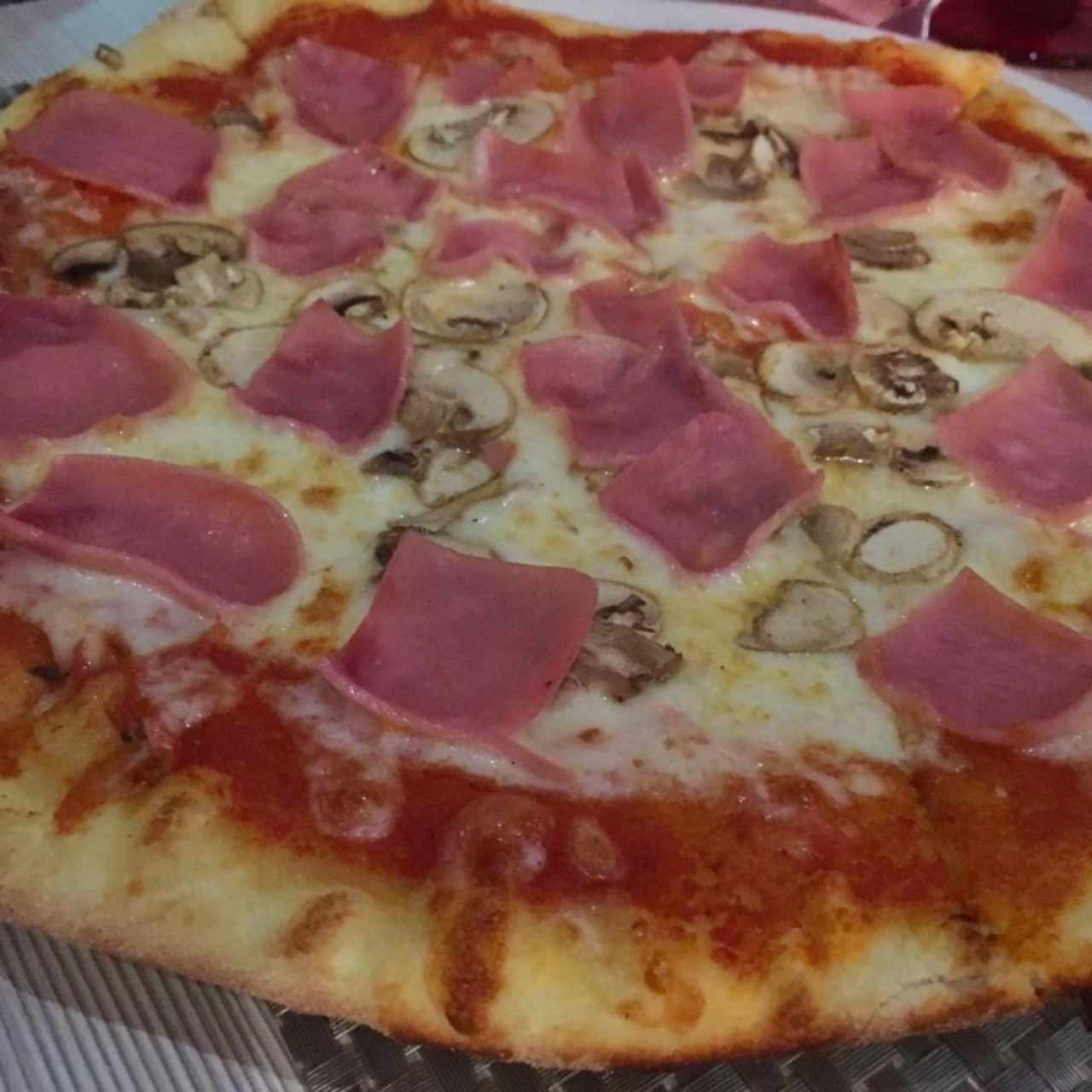 pizza prosciutto e funghi