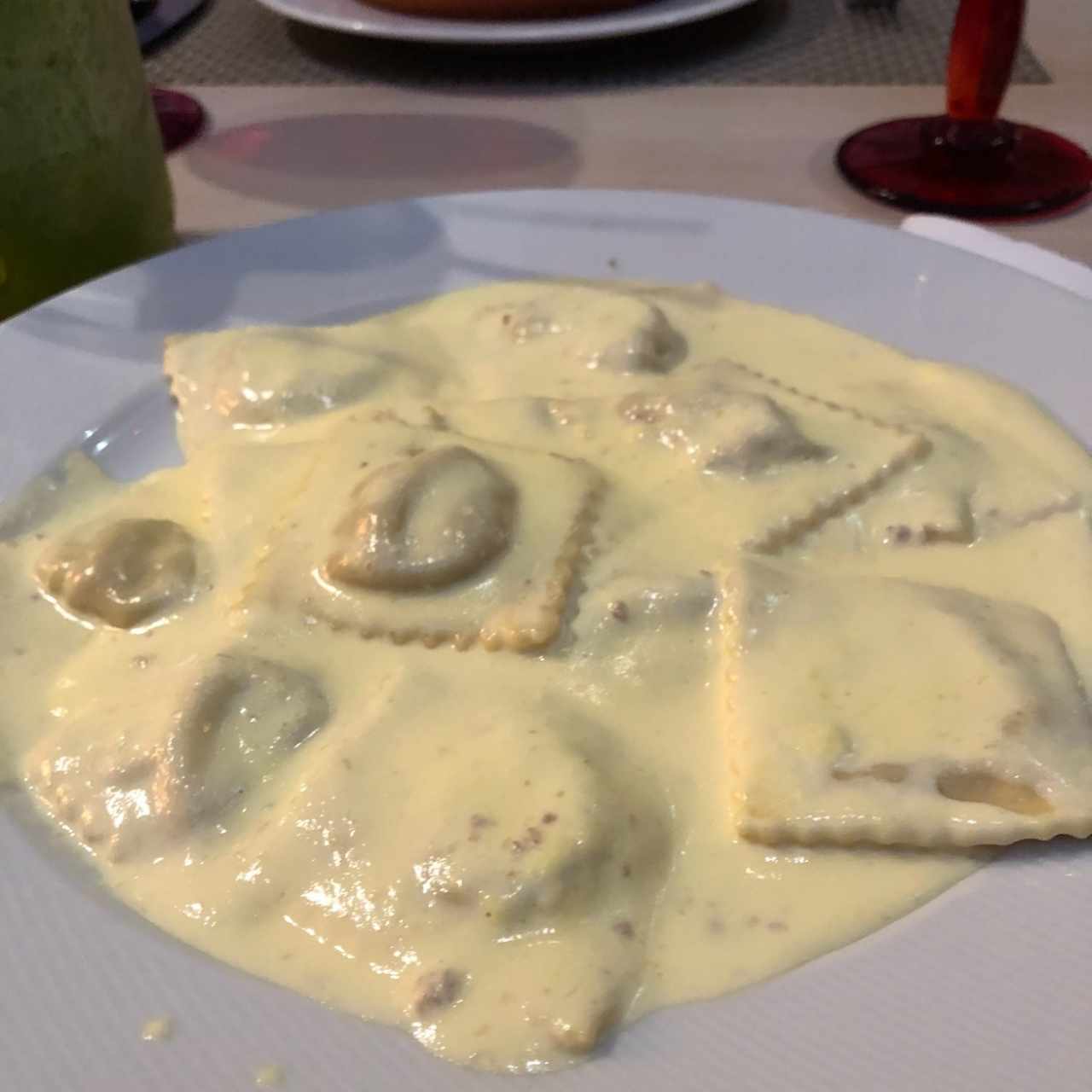 raviolli de carne en salsa crema