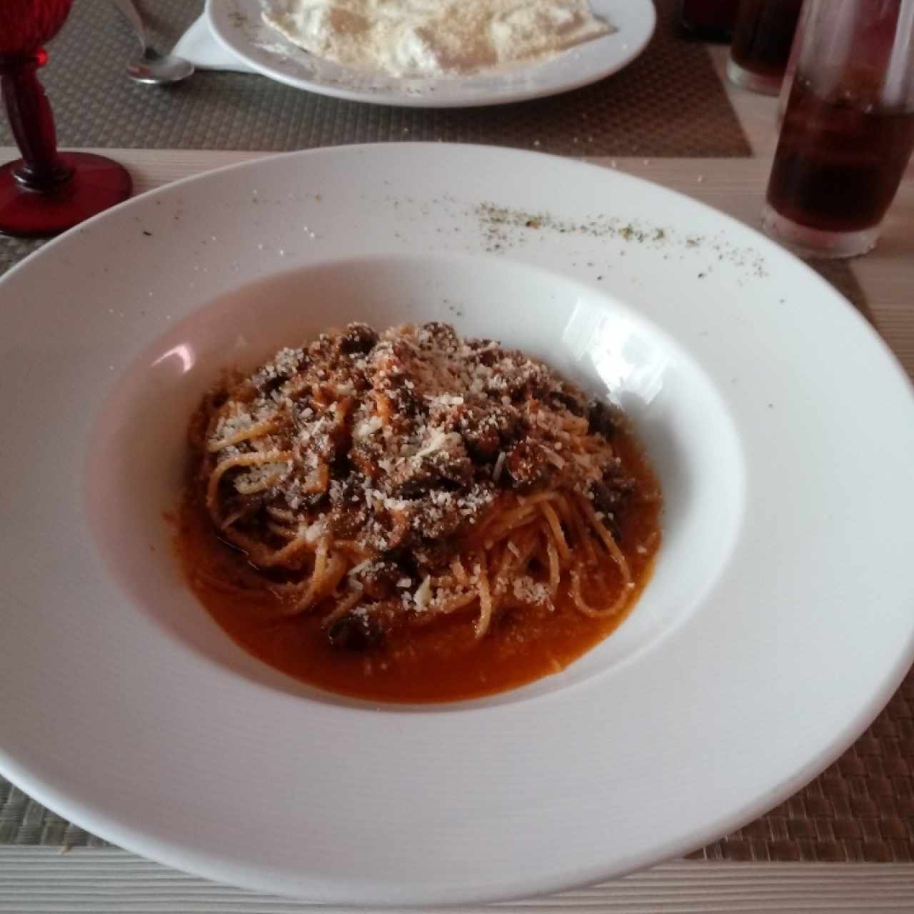 spaguetti puttanesca. excelente