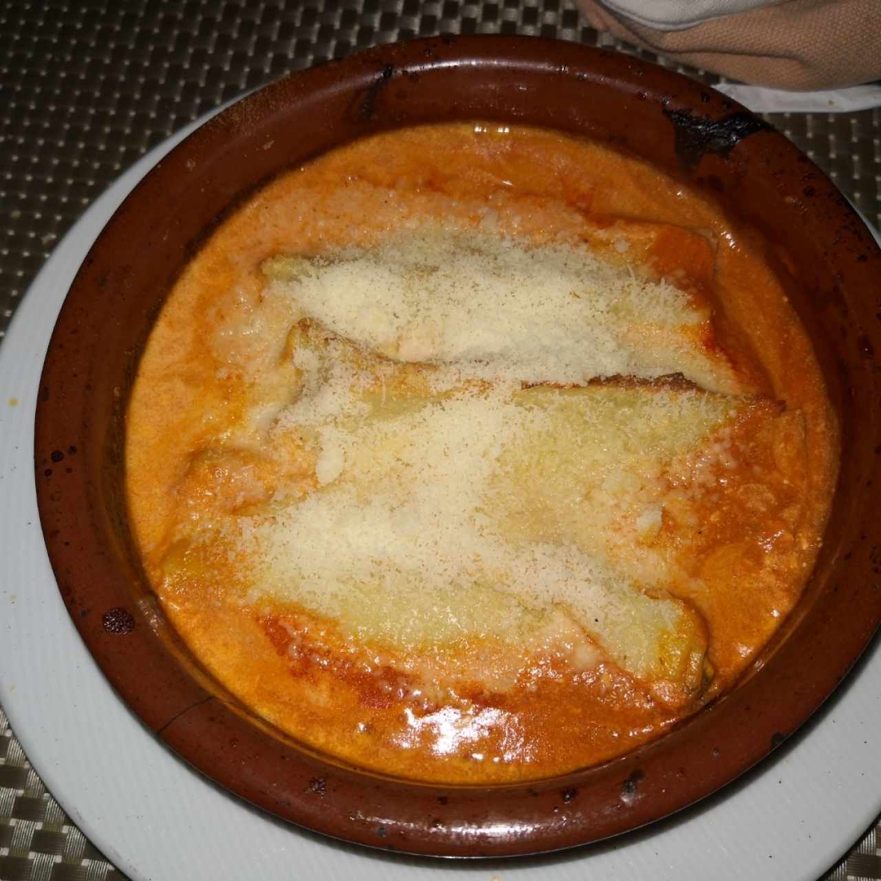 canelones rellenos de queso ricota y espinaca en salsa rosada