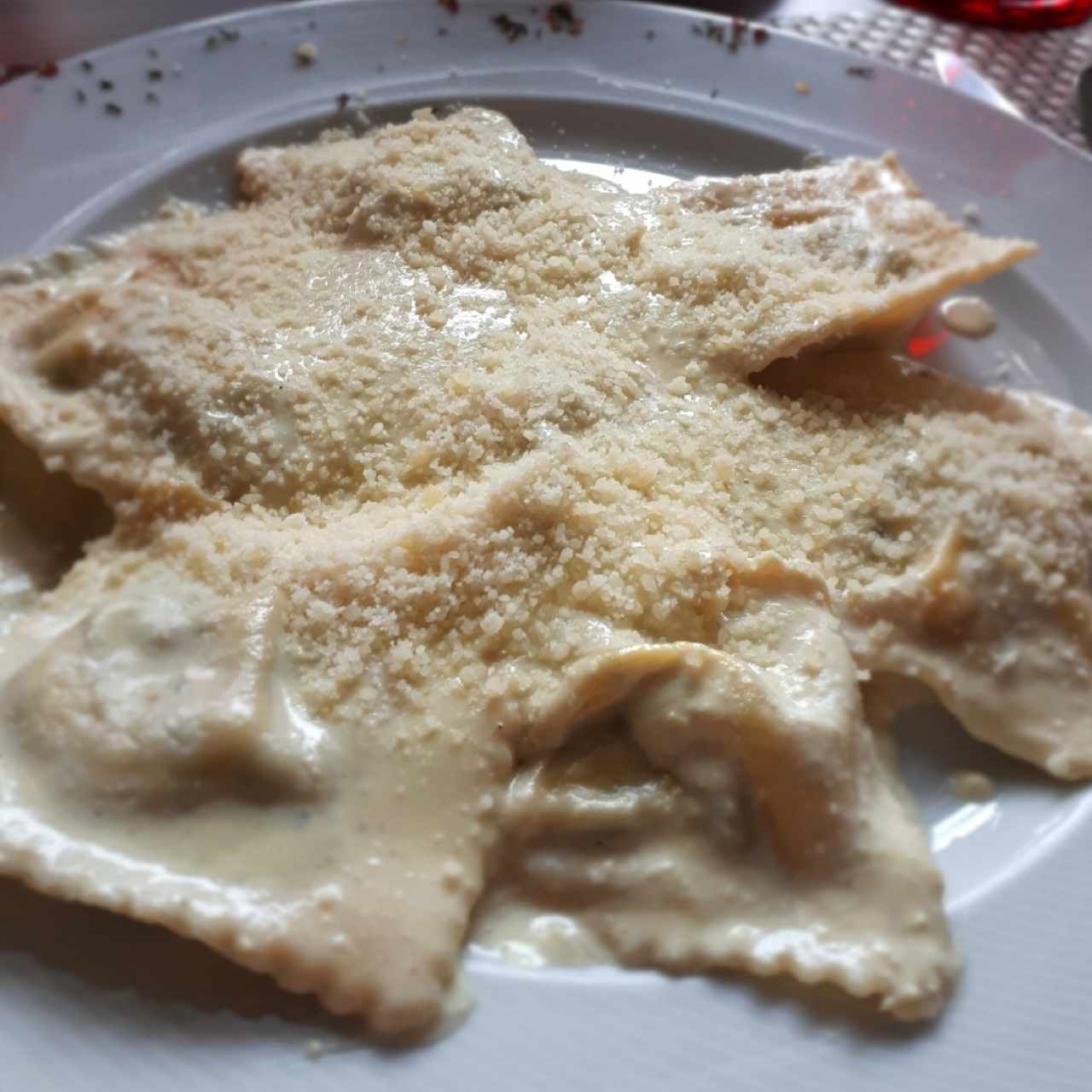 Ravioli de pollo con 4 quesos