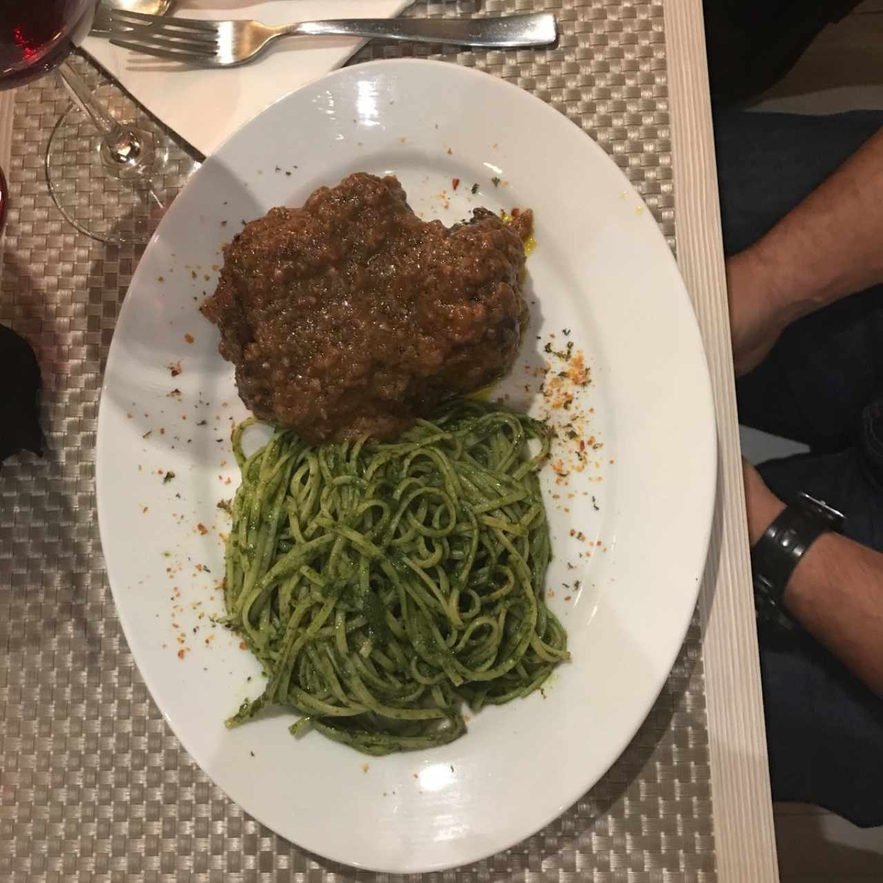 Osso Bucco con linguini al pesto 