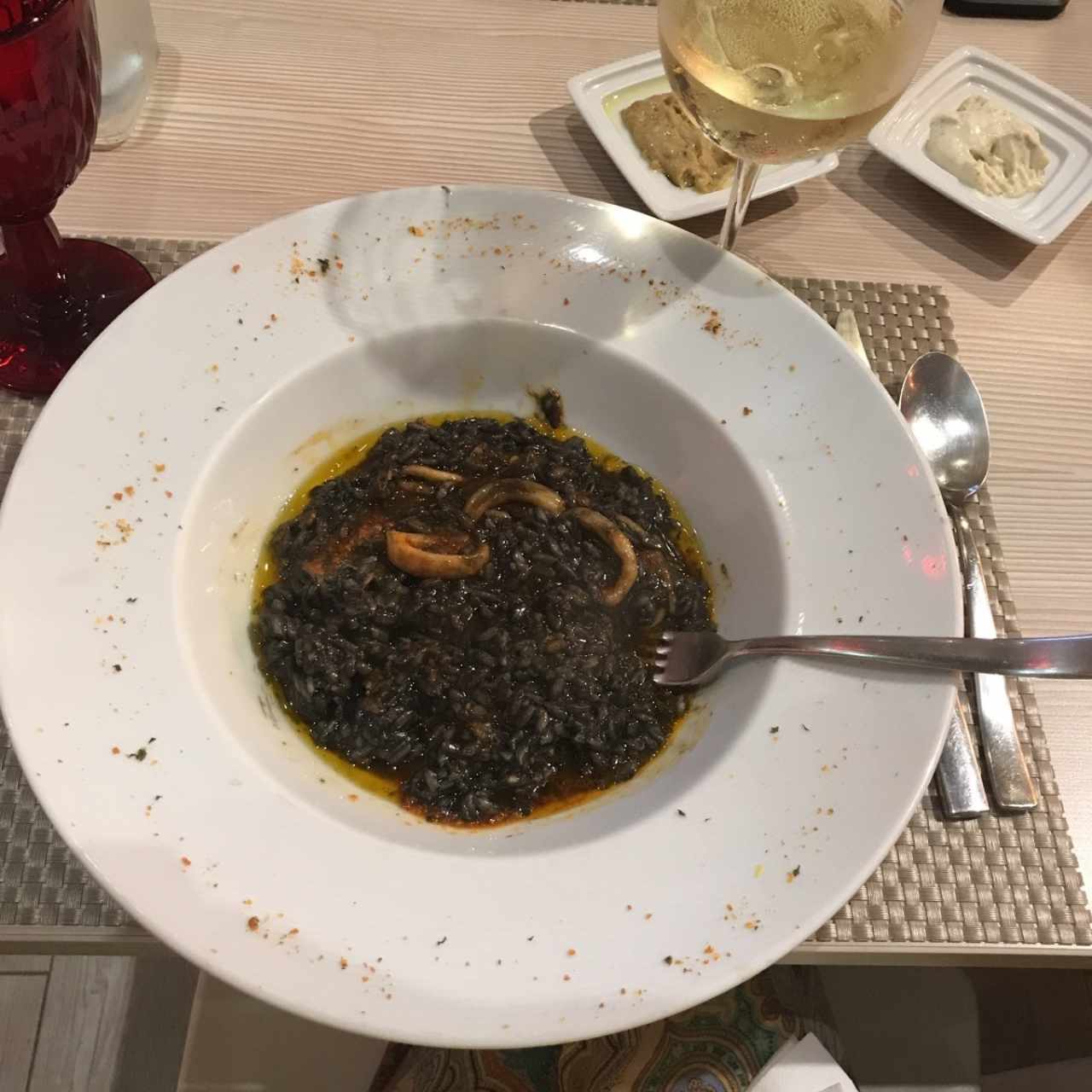 Risotto Nero di seppia con volcan de calamar al pomodoro