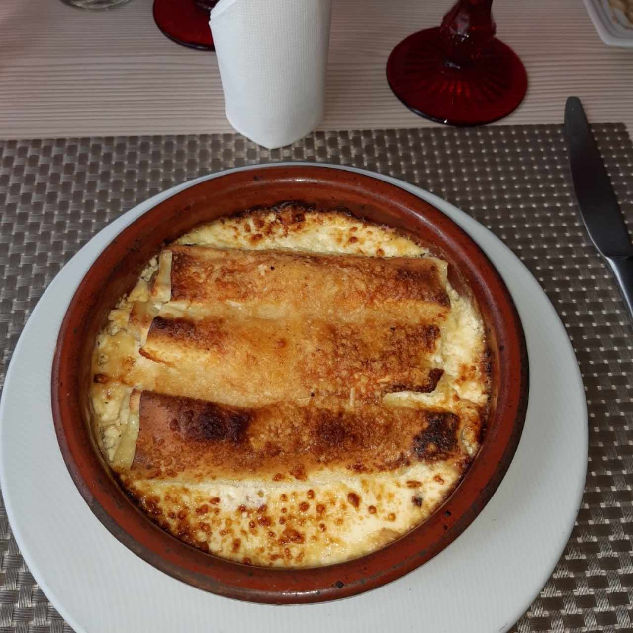 canelones con carne y crema en salsa blanca 😋