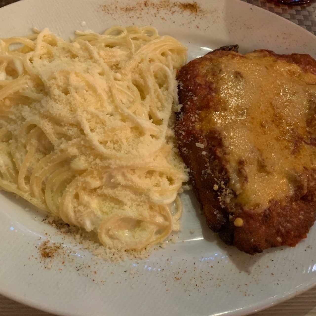 milanesa a la parmesana con pasta a la crema buenisimo! 