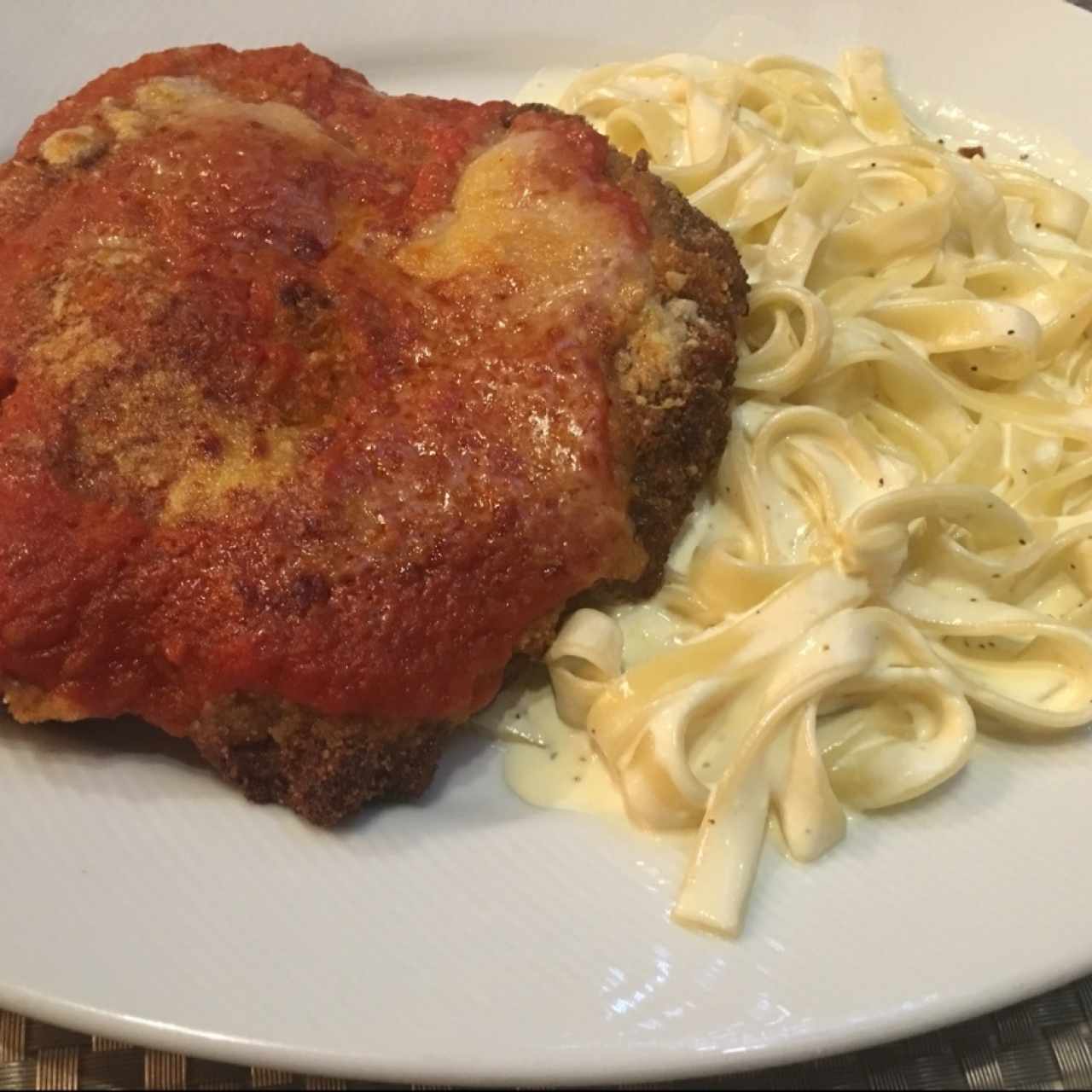 Secondi piatti - Cotoletta di manzo con Fettuccine en Crema blanca