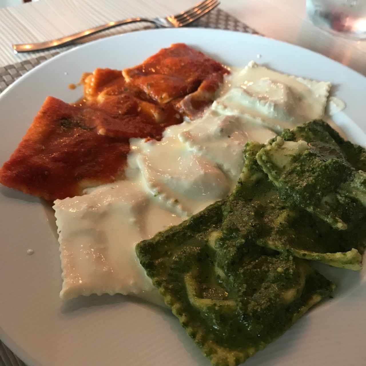 Ravioli con tres salsas