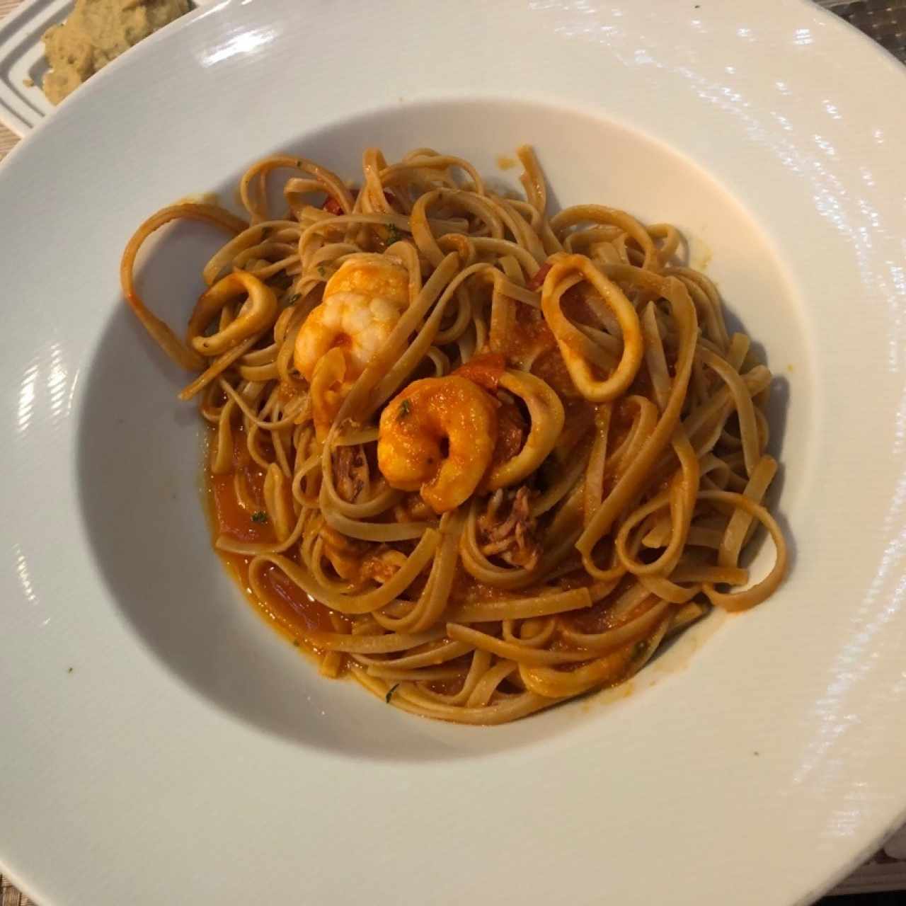 spaghetti integrale con mariscos