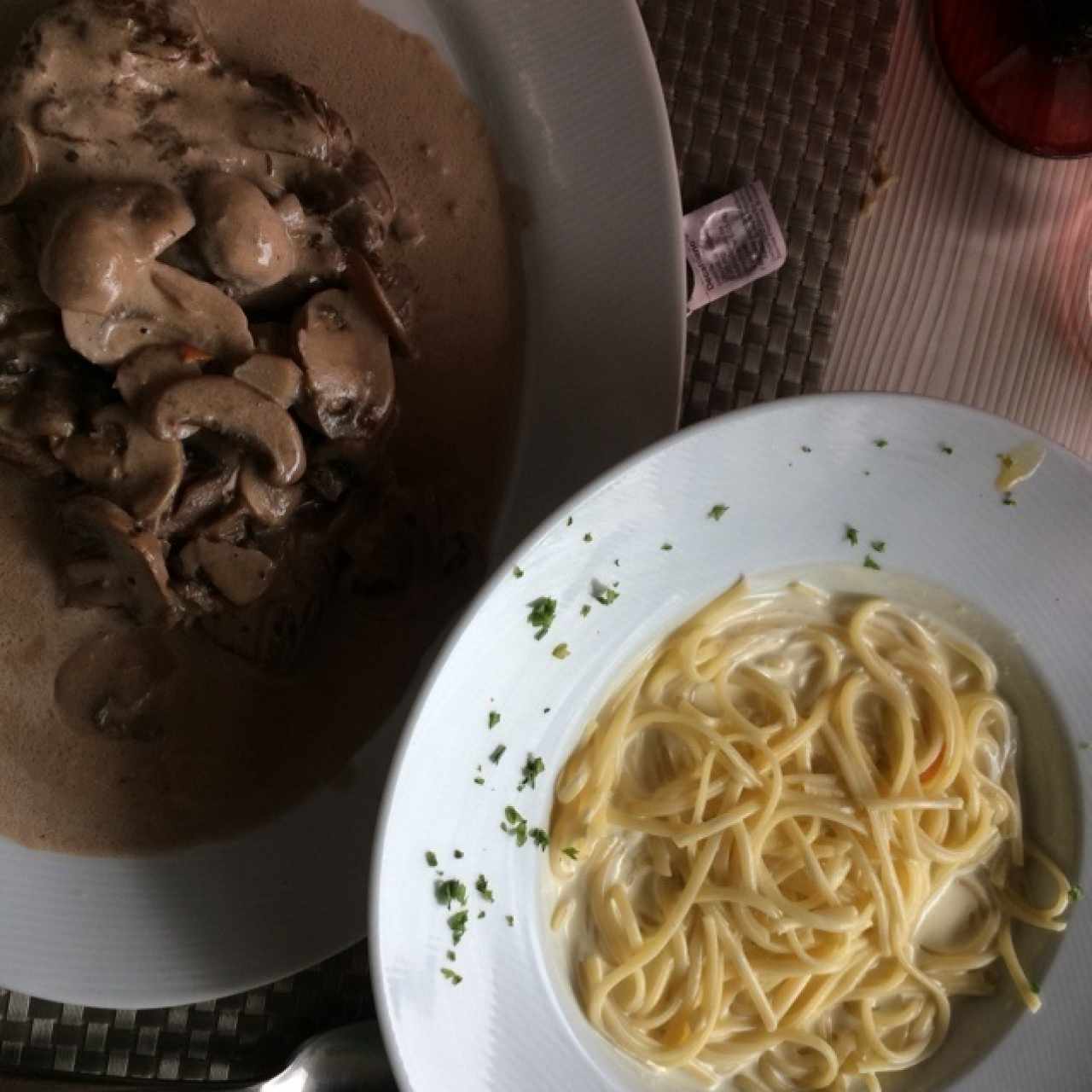 filete con pasta a la crema