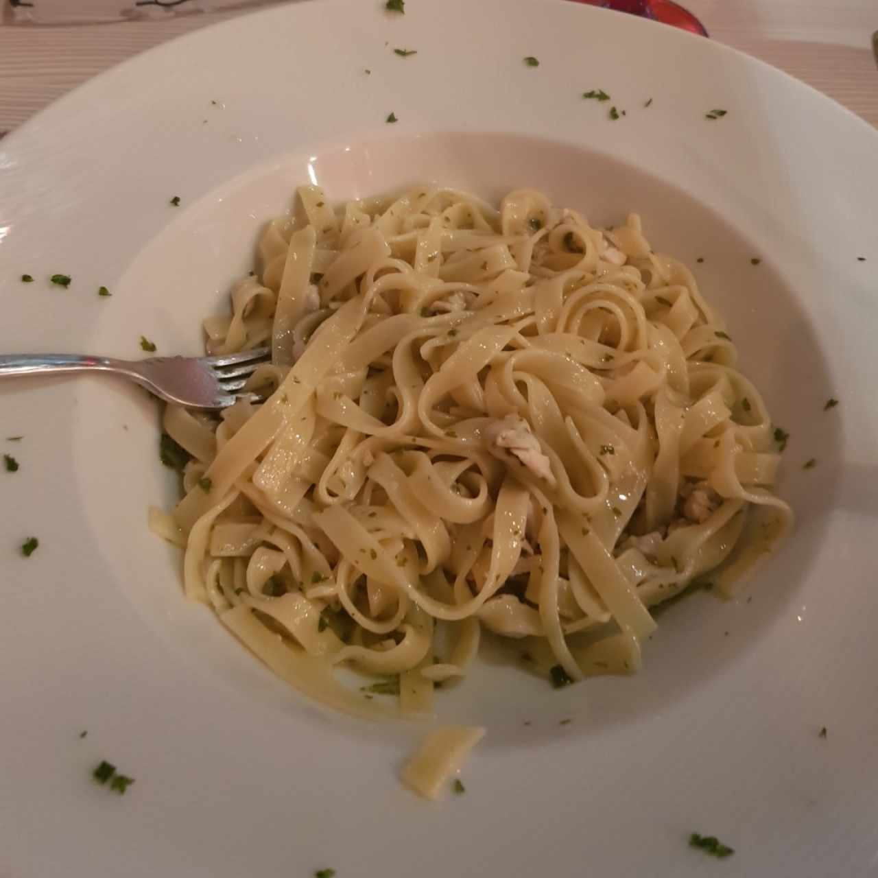 Fettuccine al óleo con adicional de pollo