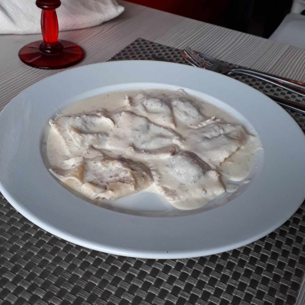 raviolis en salsa blanca