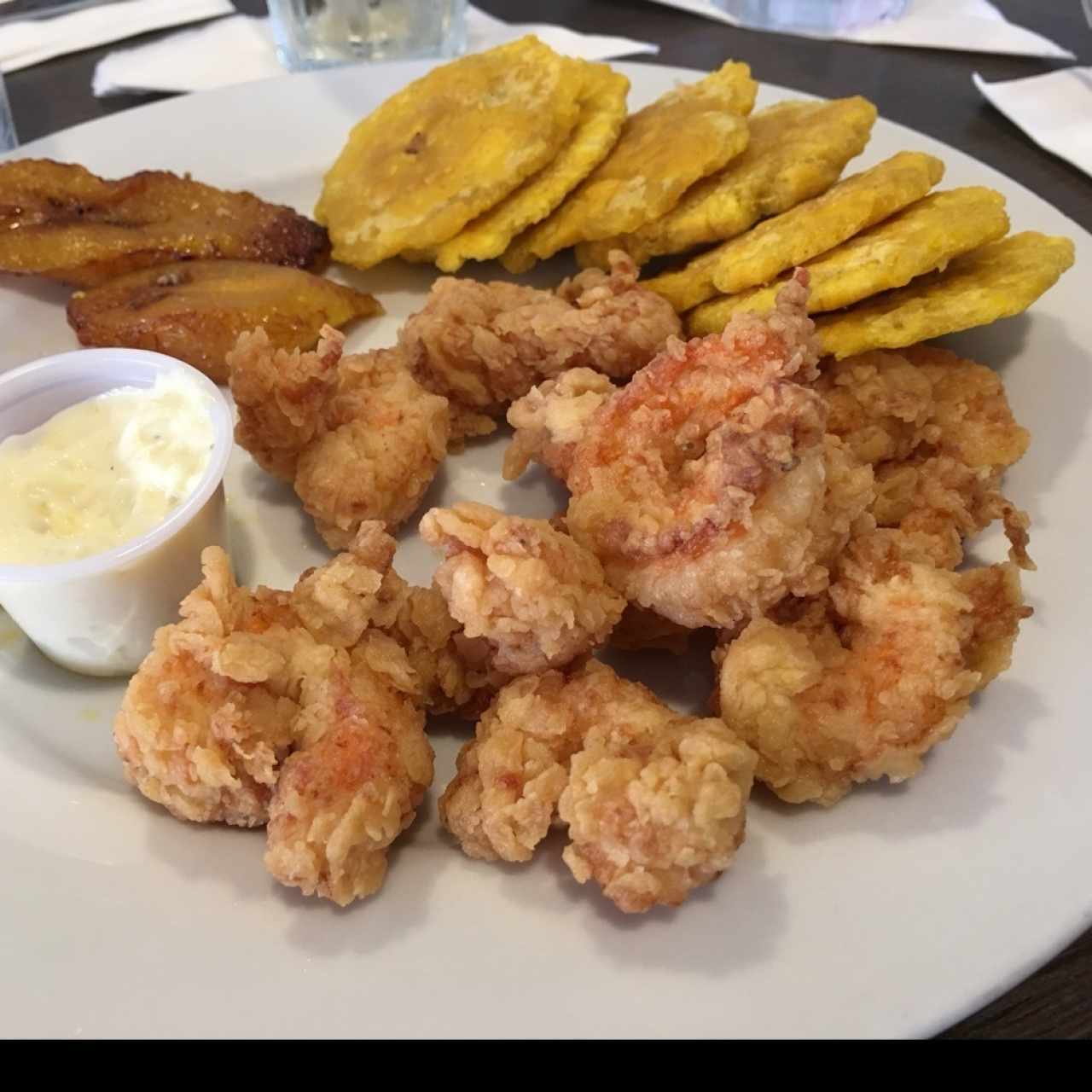 camarones rebozados con tartara de piña