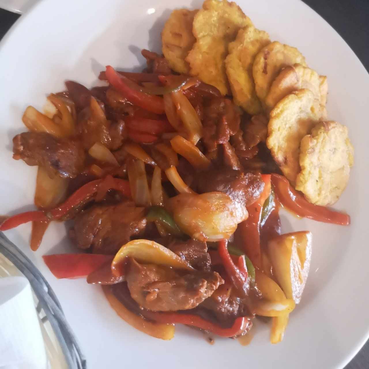 Filete de Res Picado en Salsa Criolla