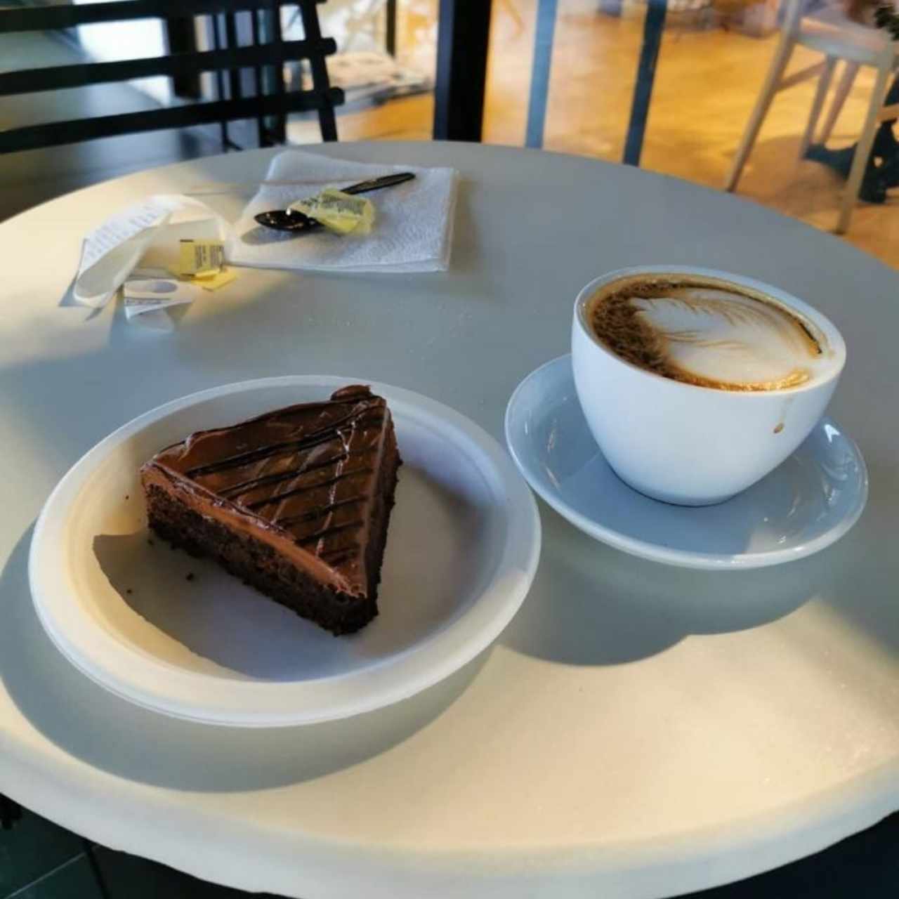 Brownie y café con leche 