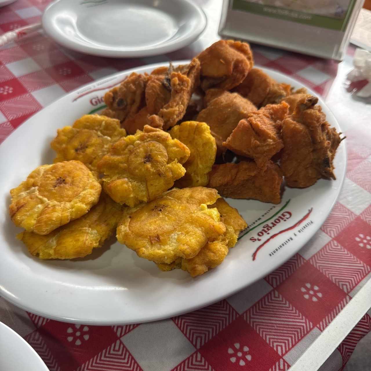 Pollo frito Giorgio's (chicharrón)