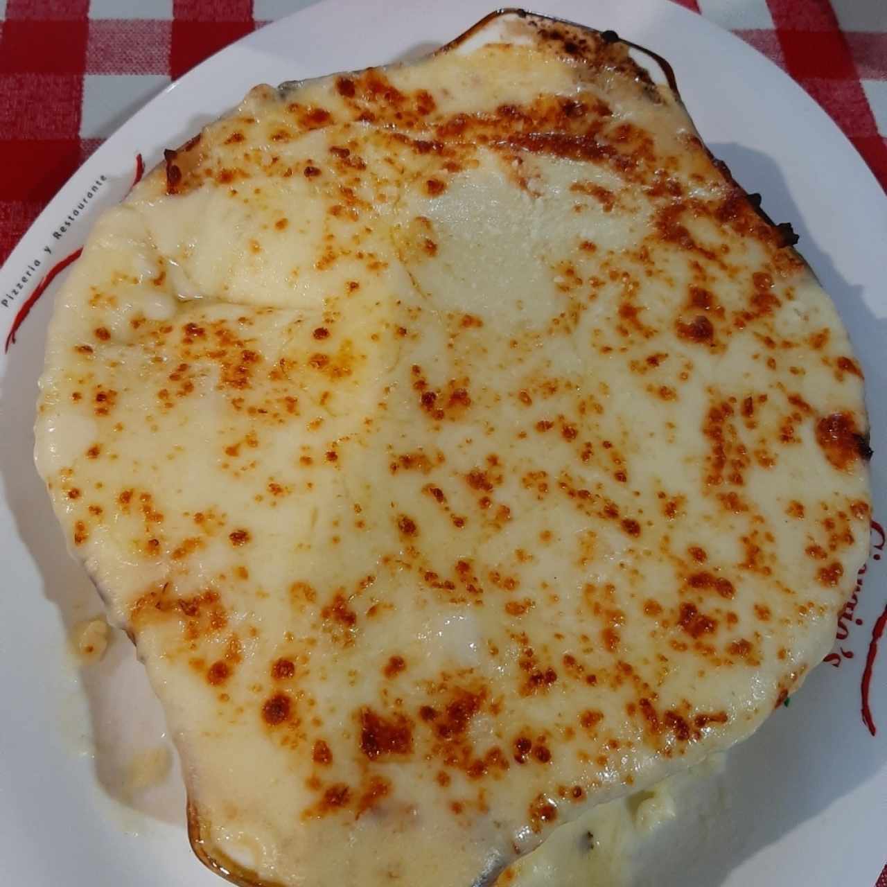 Lasaña de Pollo en Salsa Blanca Gratinada 