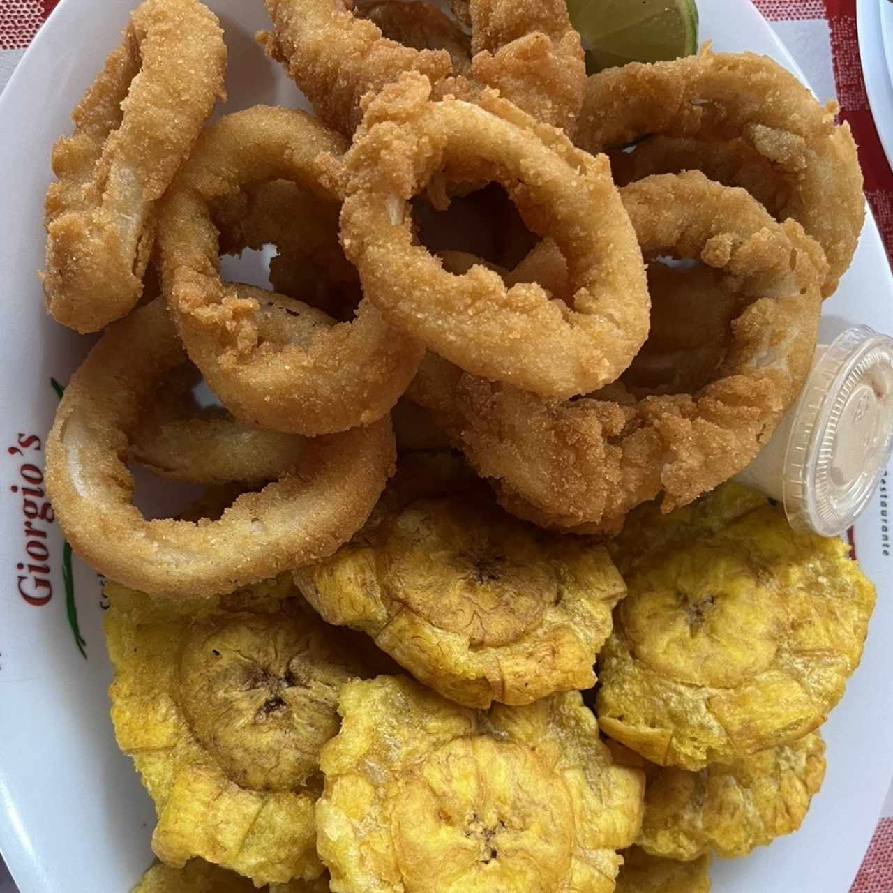 Calamares apanados con patacones