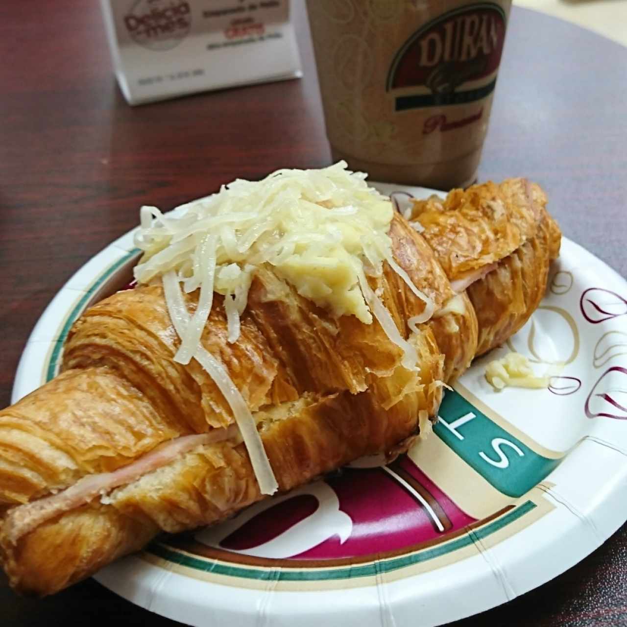 croissant jamón con queso