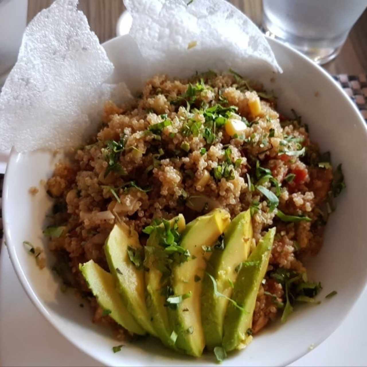 ensalada de quinoa con pollo. 