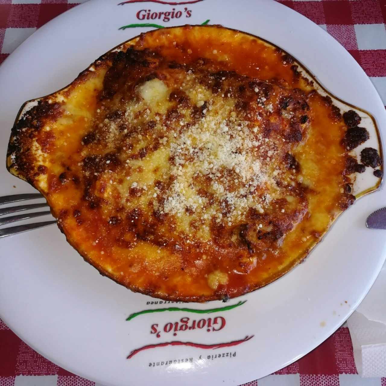 Lasaña de carne gratinada