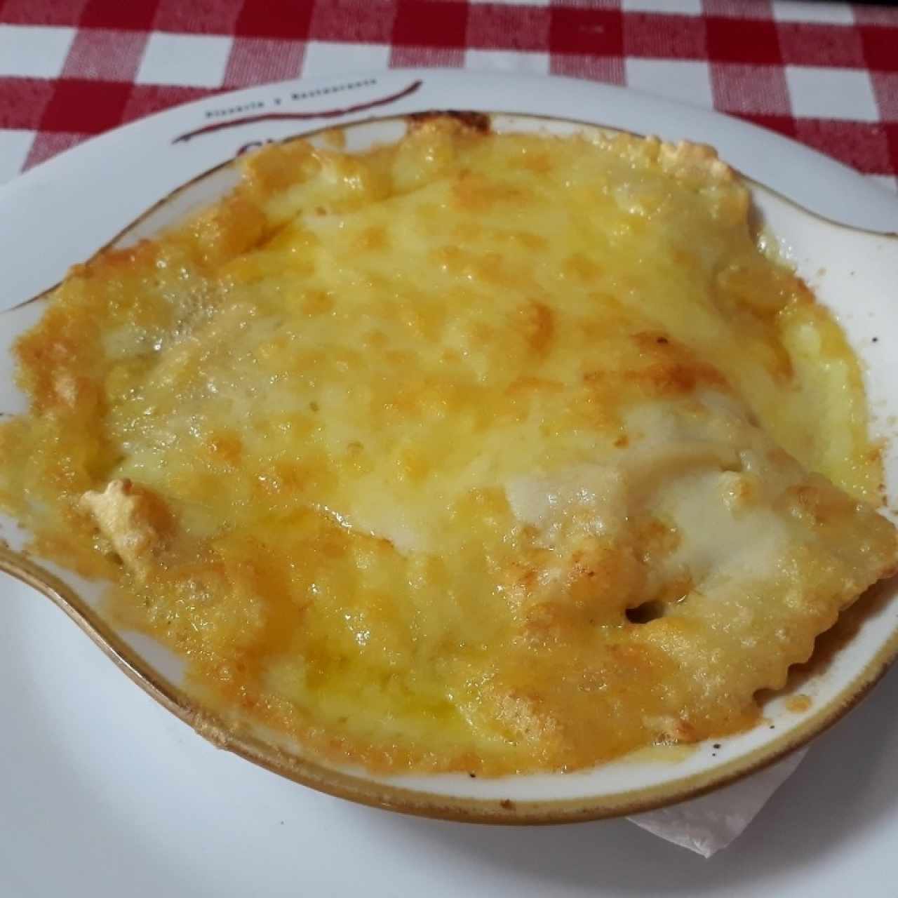 Ravioli con pollo gratinado