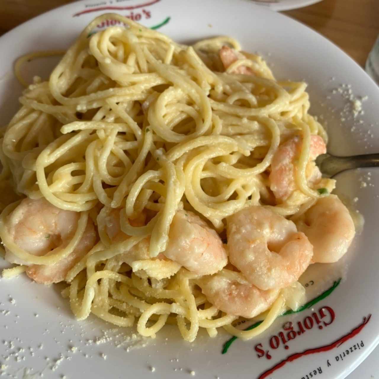 Spaghetti de camarones en salsa blanca